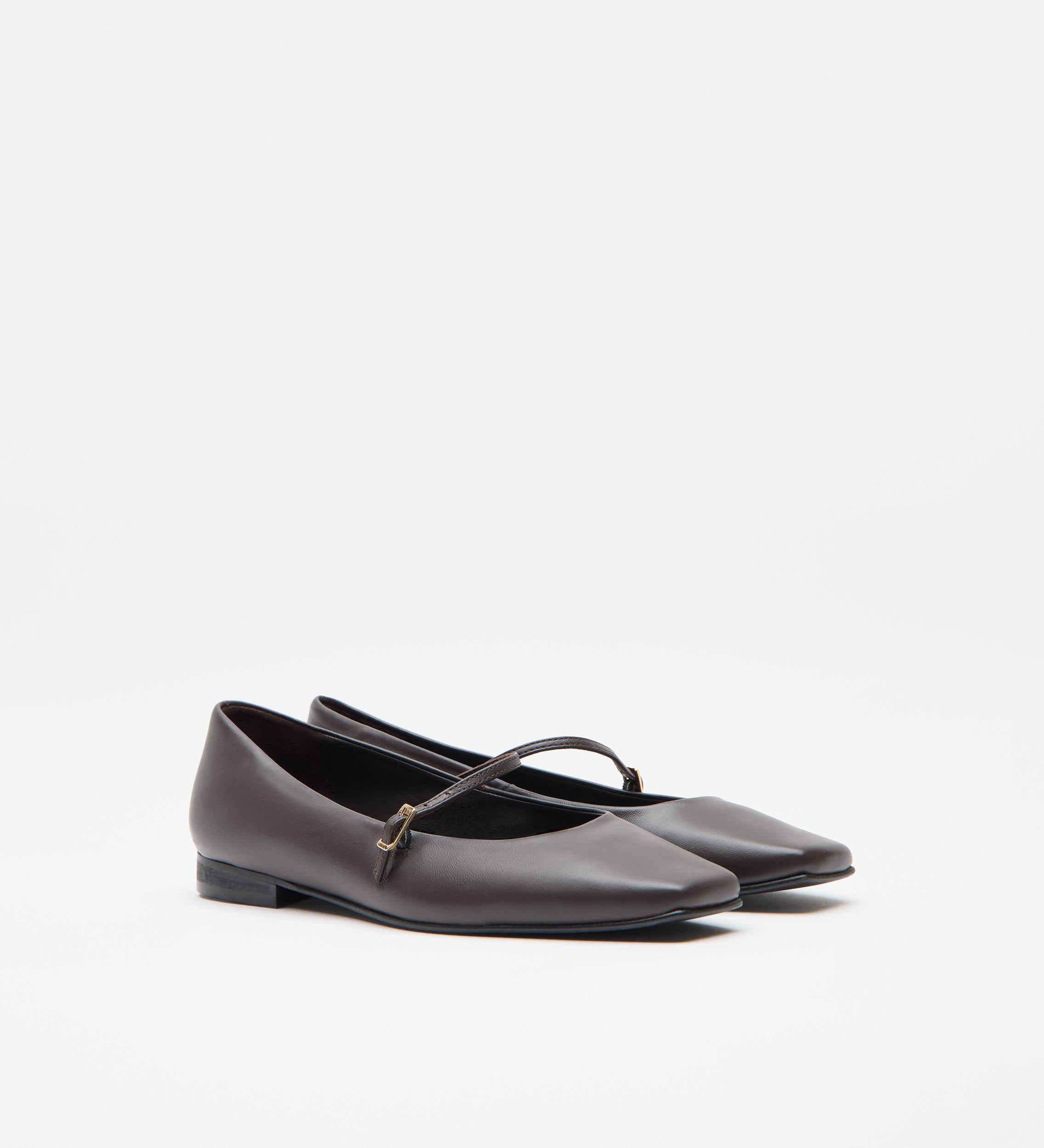 Square toe ballerina shoe