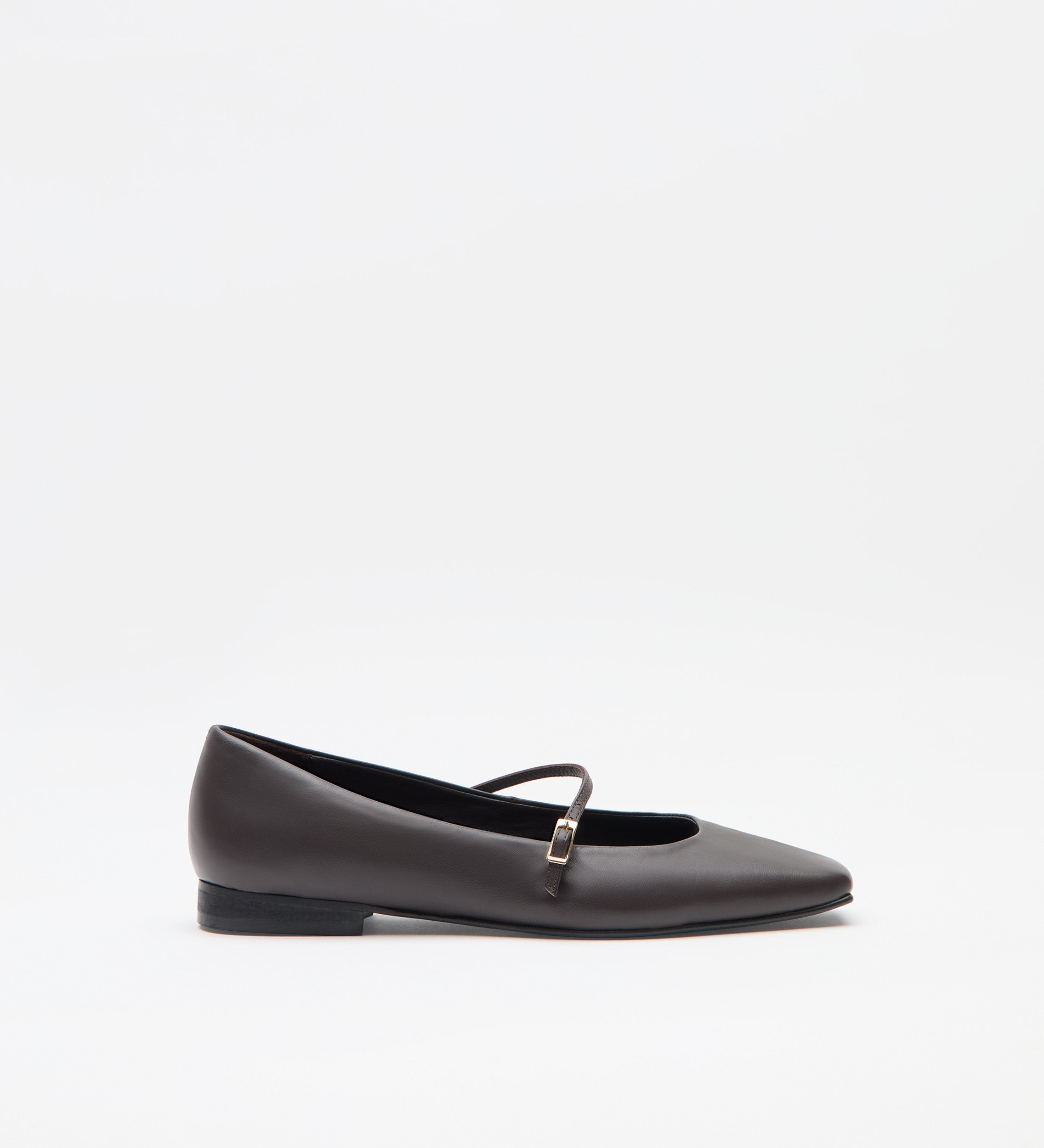 Square toe ballerina shoe
