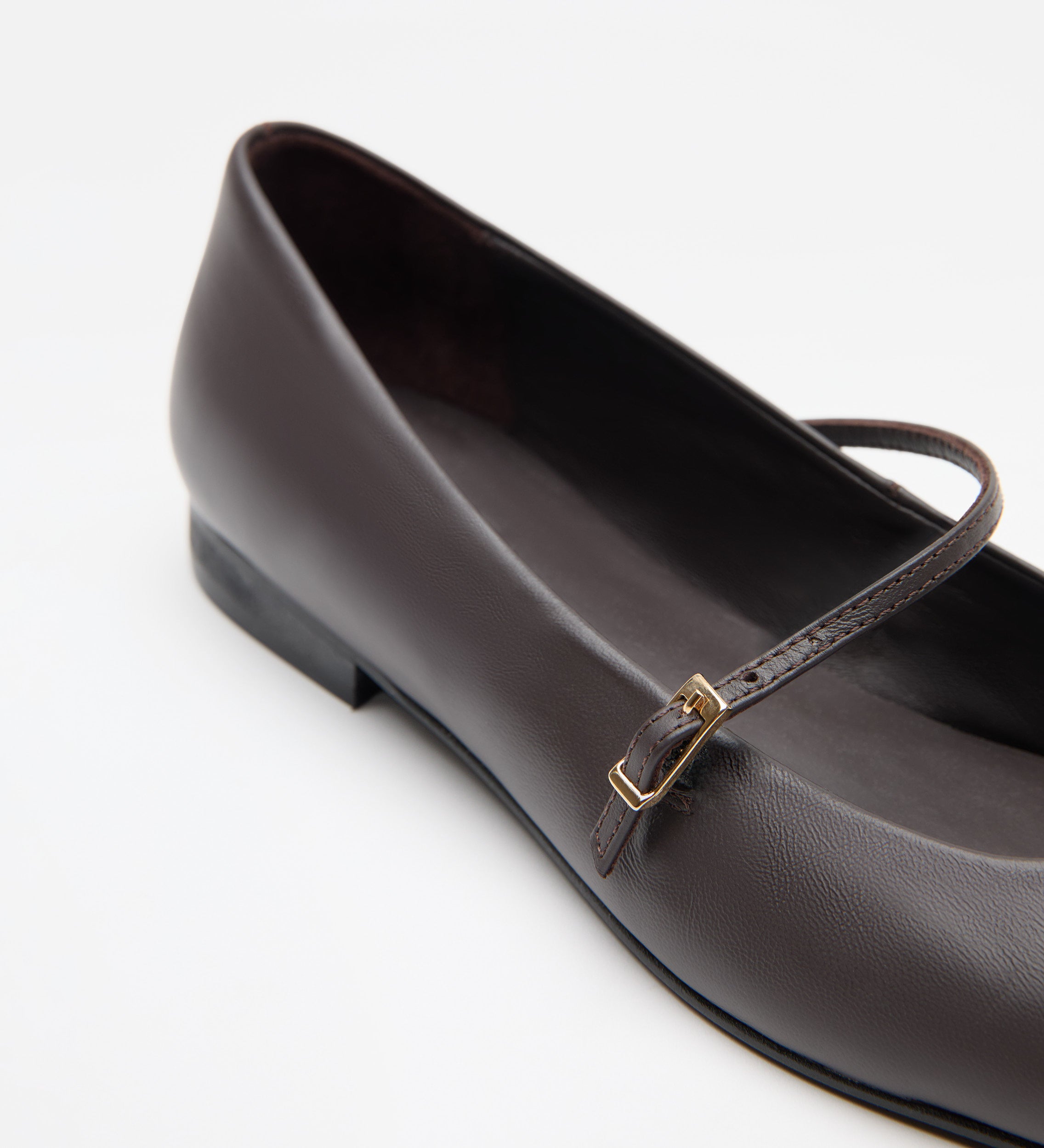 Square toe ballerina shoe