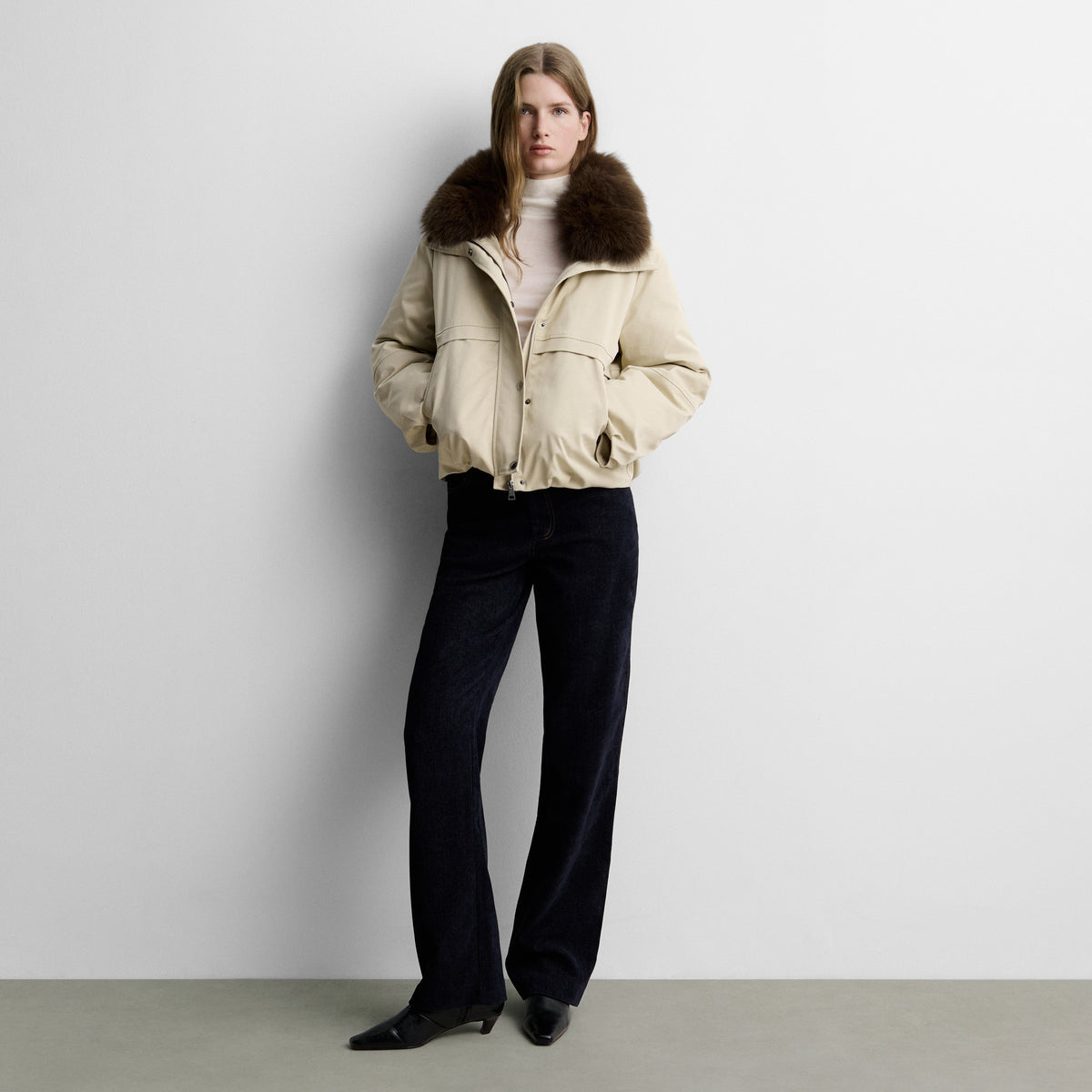 Short parka with fur collar