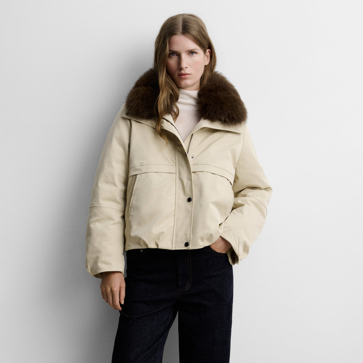 Short parka with fur collar