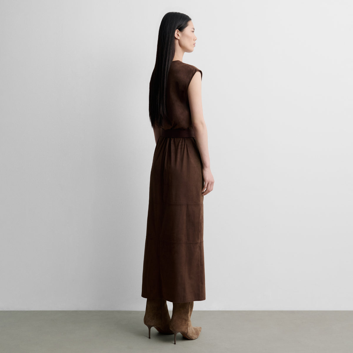 Robe cintrée en suédine