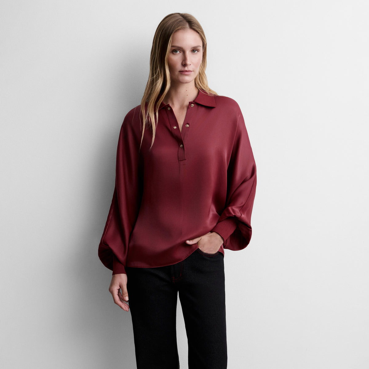 Blusa satinada manga murciélago
