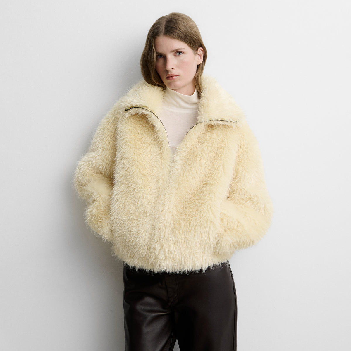 Chaqueta corta ecopelo
