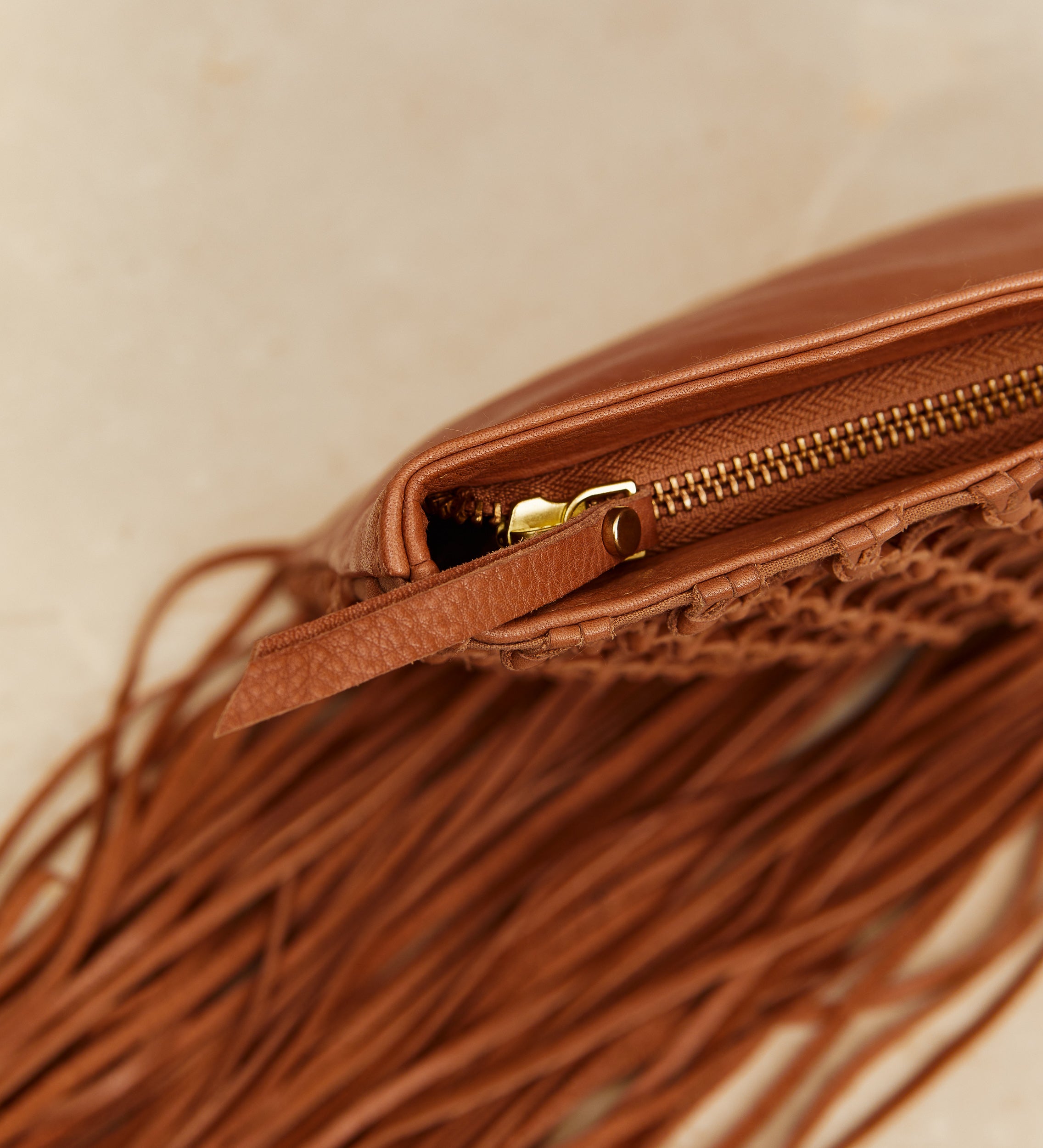 Bolso napa flecos