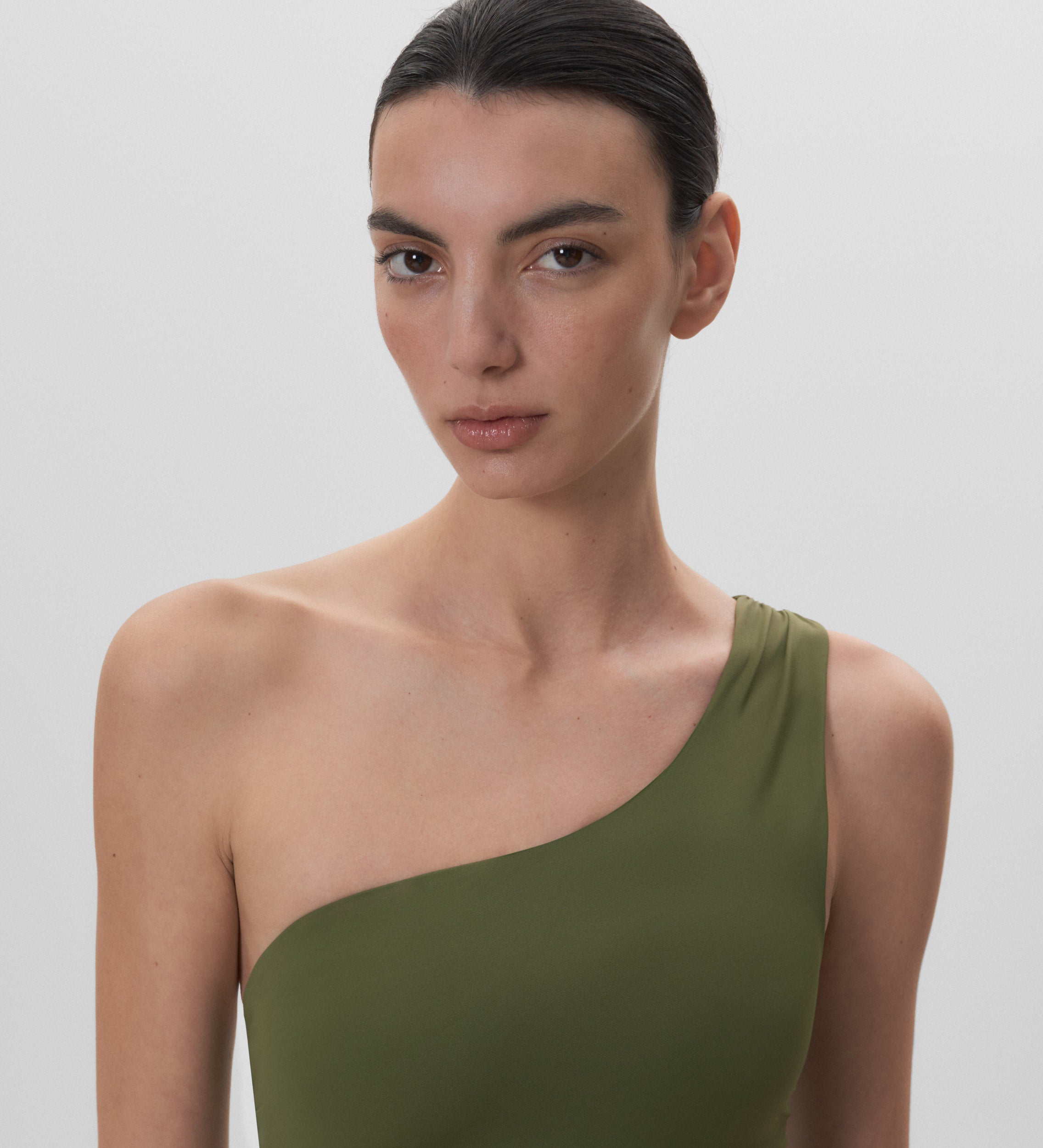 Asymmetrical neckline swimsuit