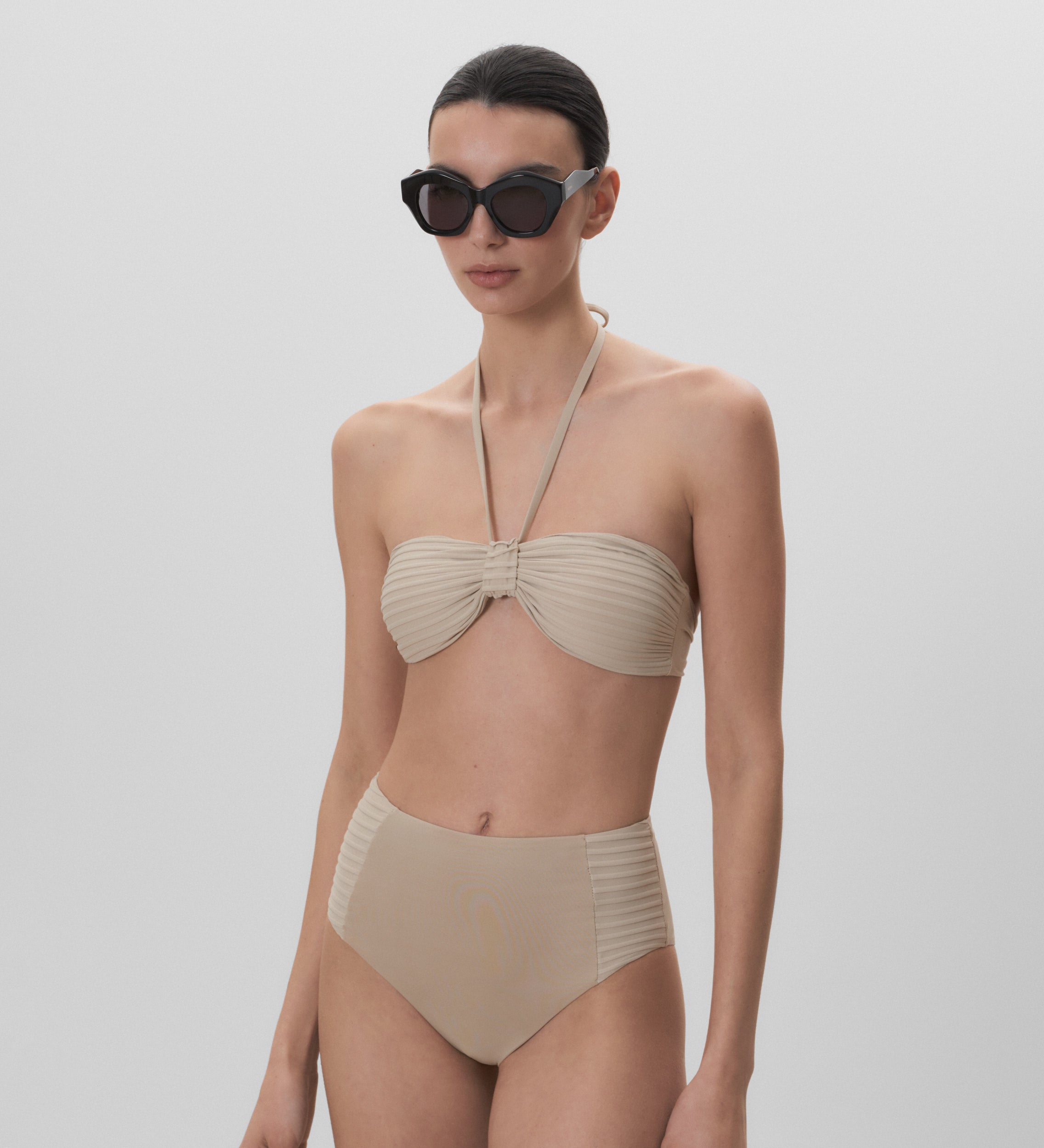 Braguita de bikini tiro alto