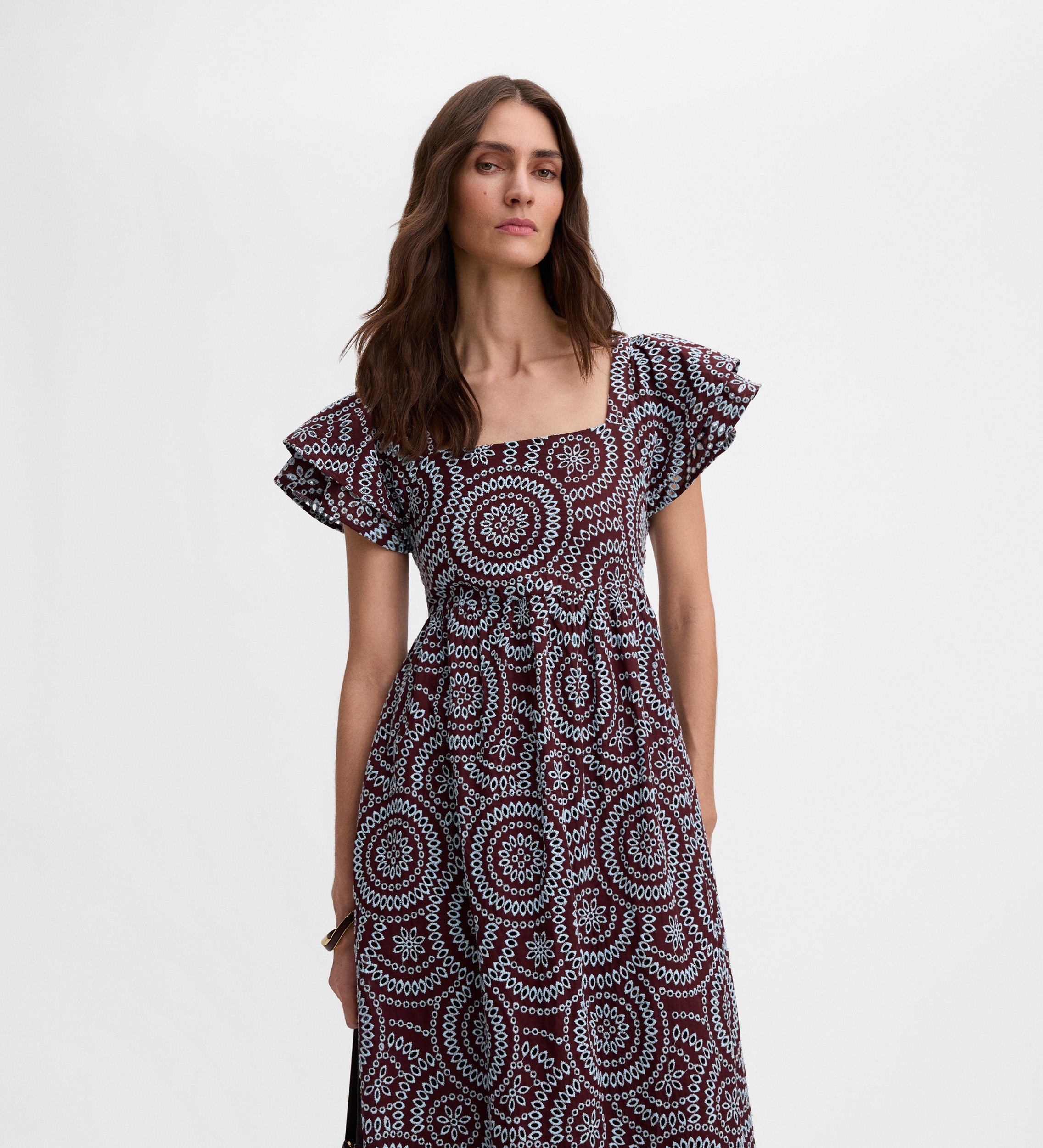 Robe brodée contrastée