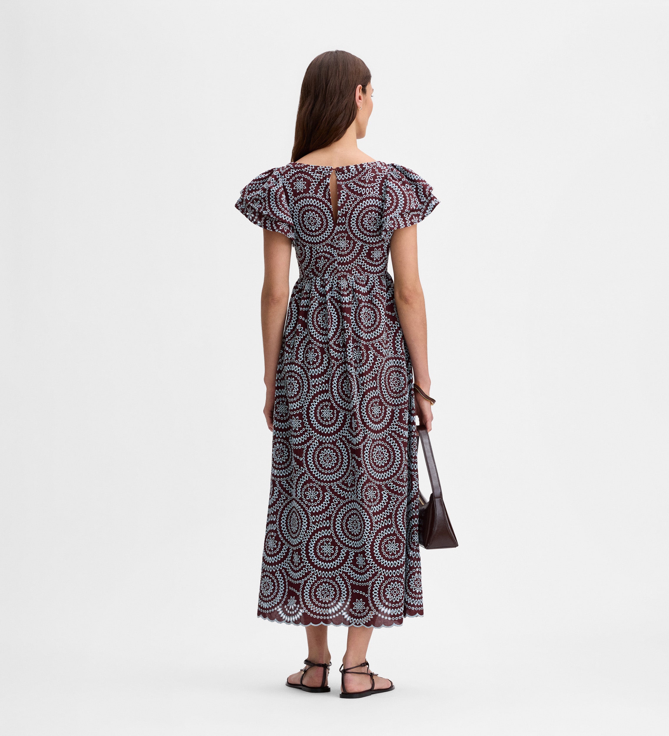 Robe brodée contrastée