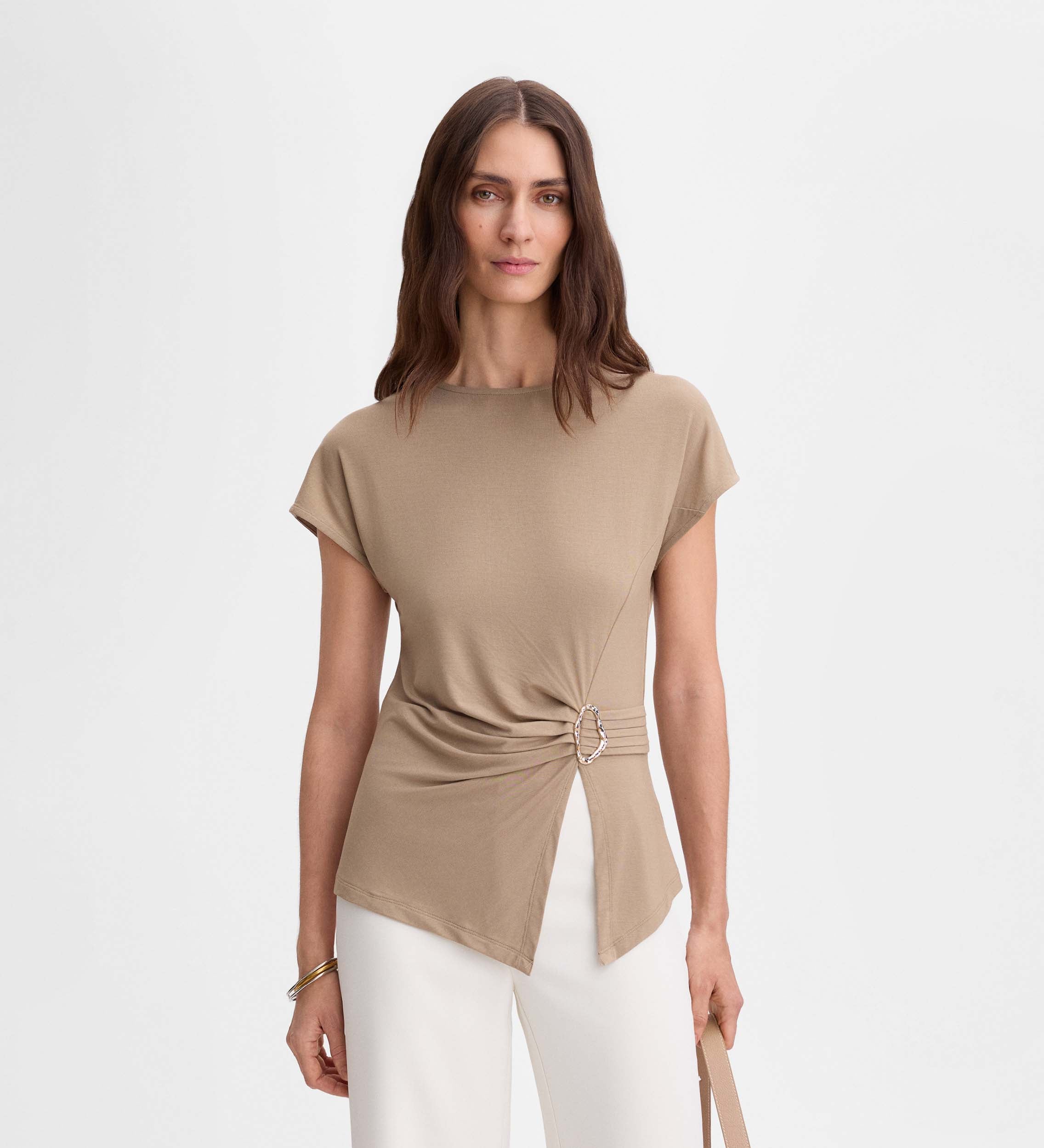 Camiseta asimétrica hebilla