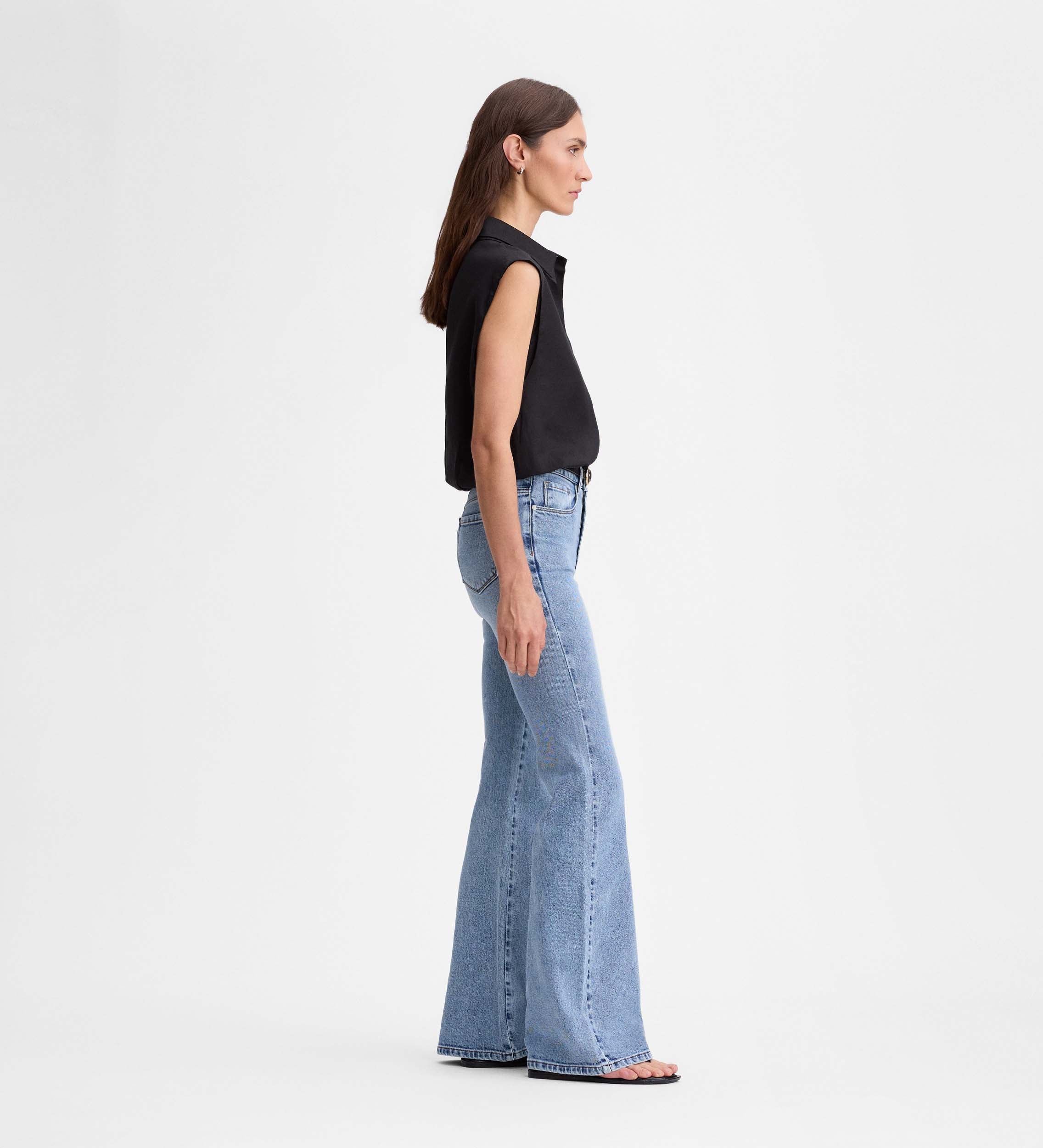 Pantalón vaquero acampanado