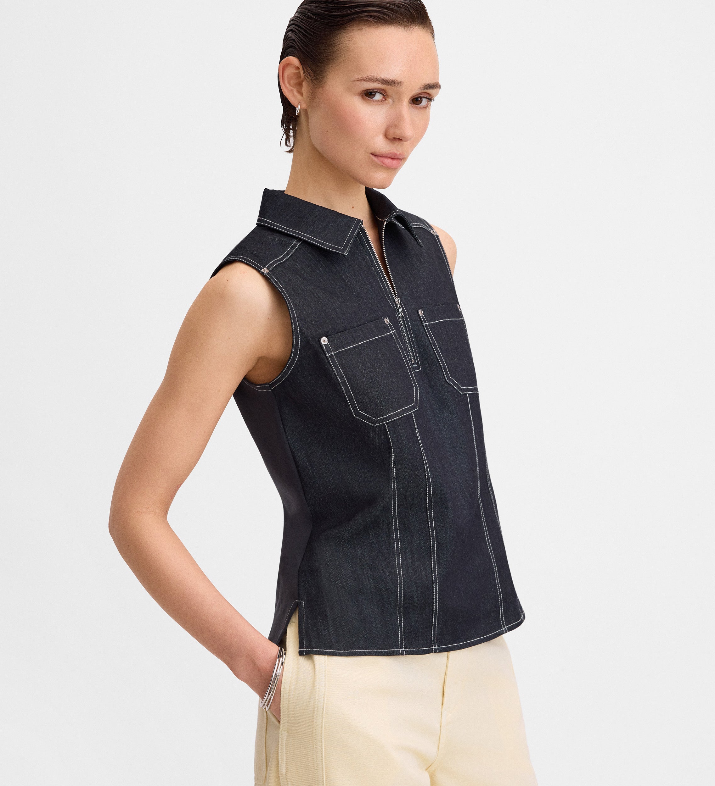 Top denim pespuntes
