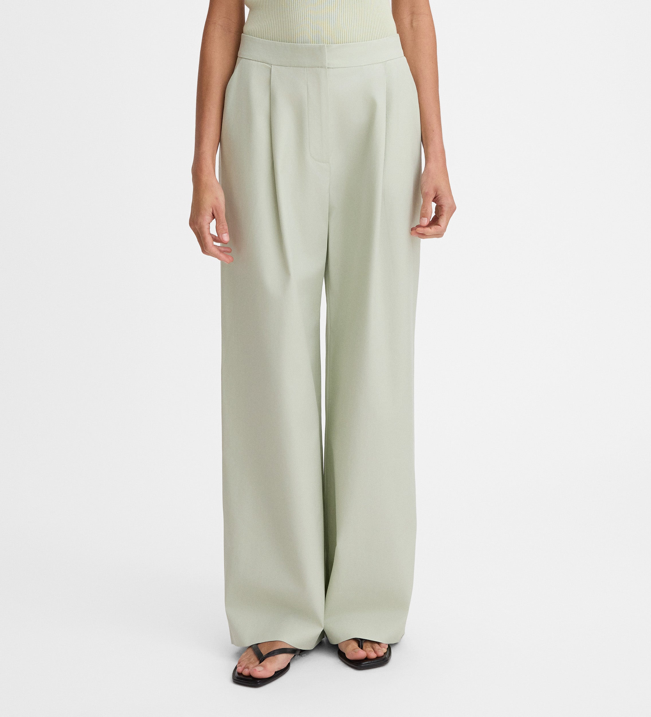 Wide pleated pants
