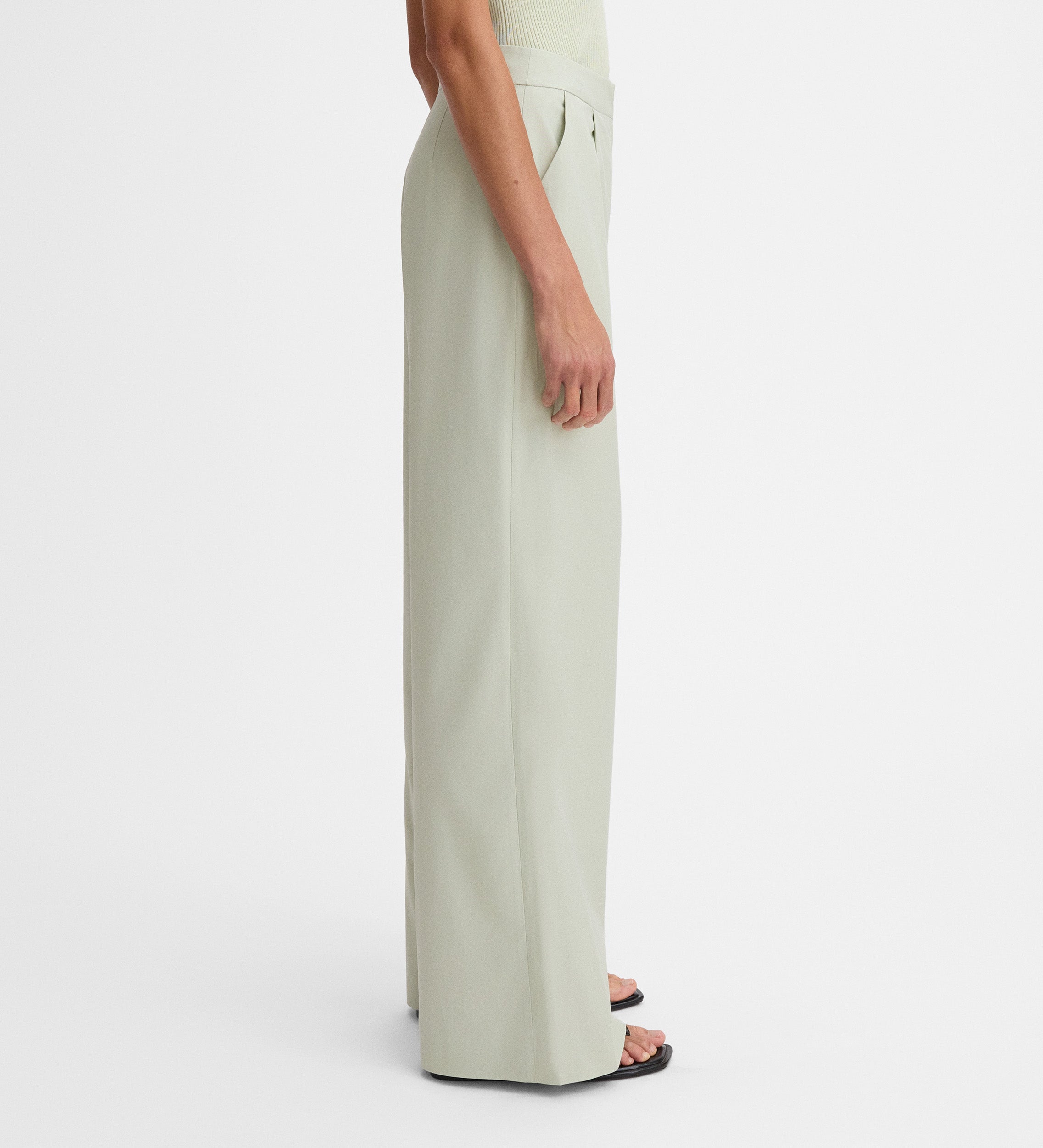 Wide pleated pants