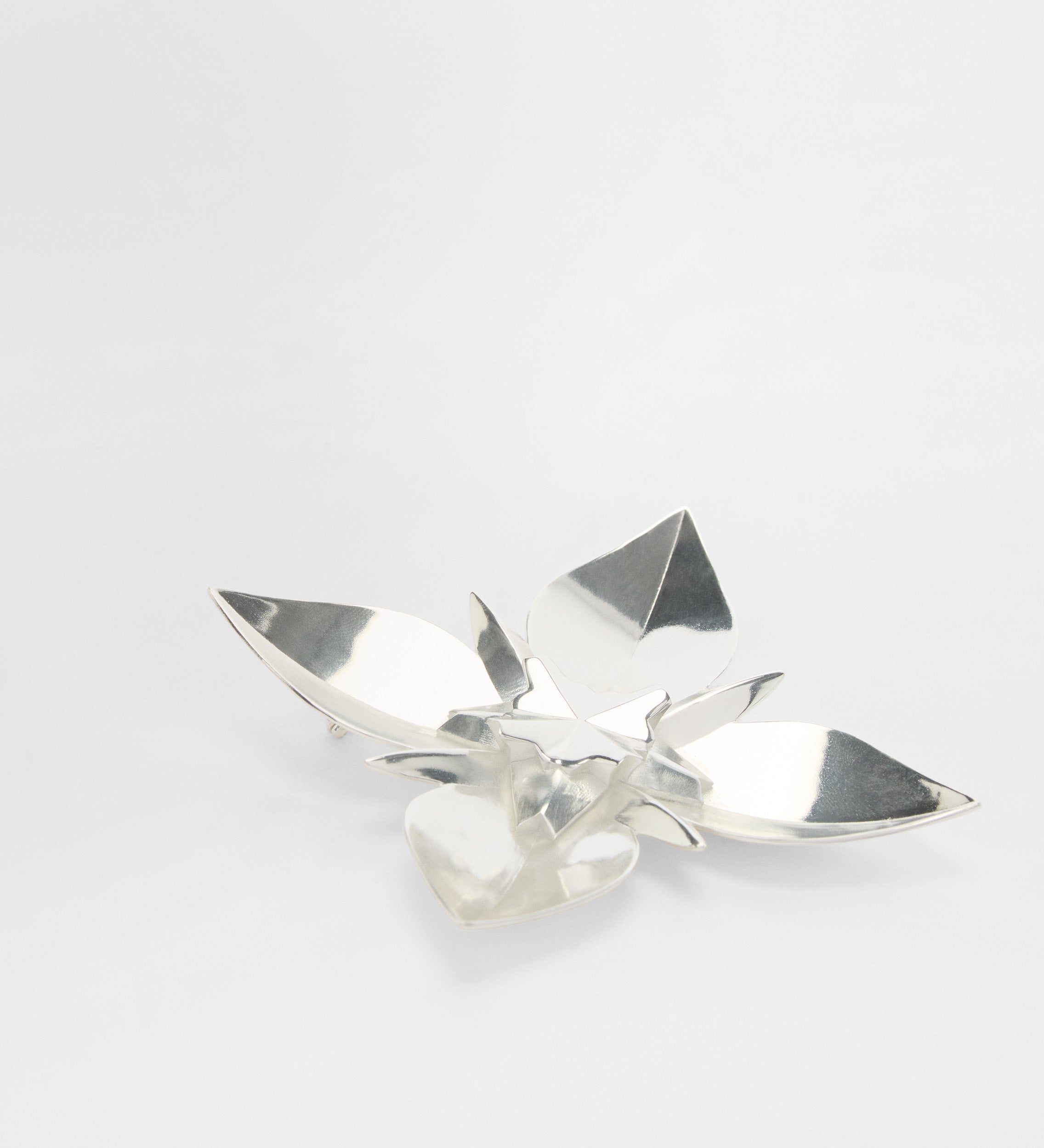 Broche flor geométrica