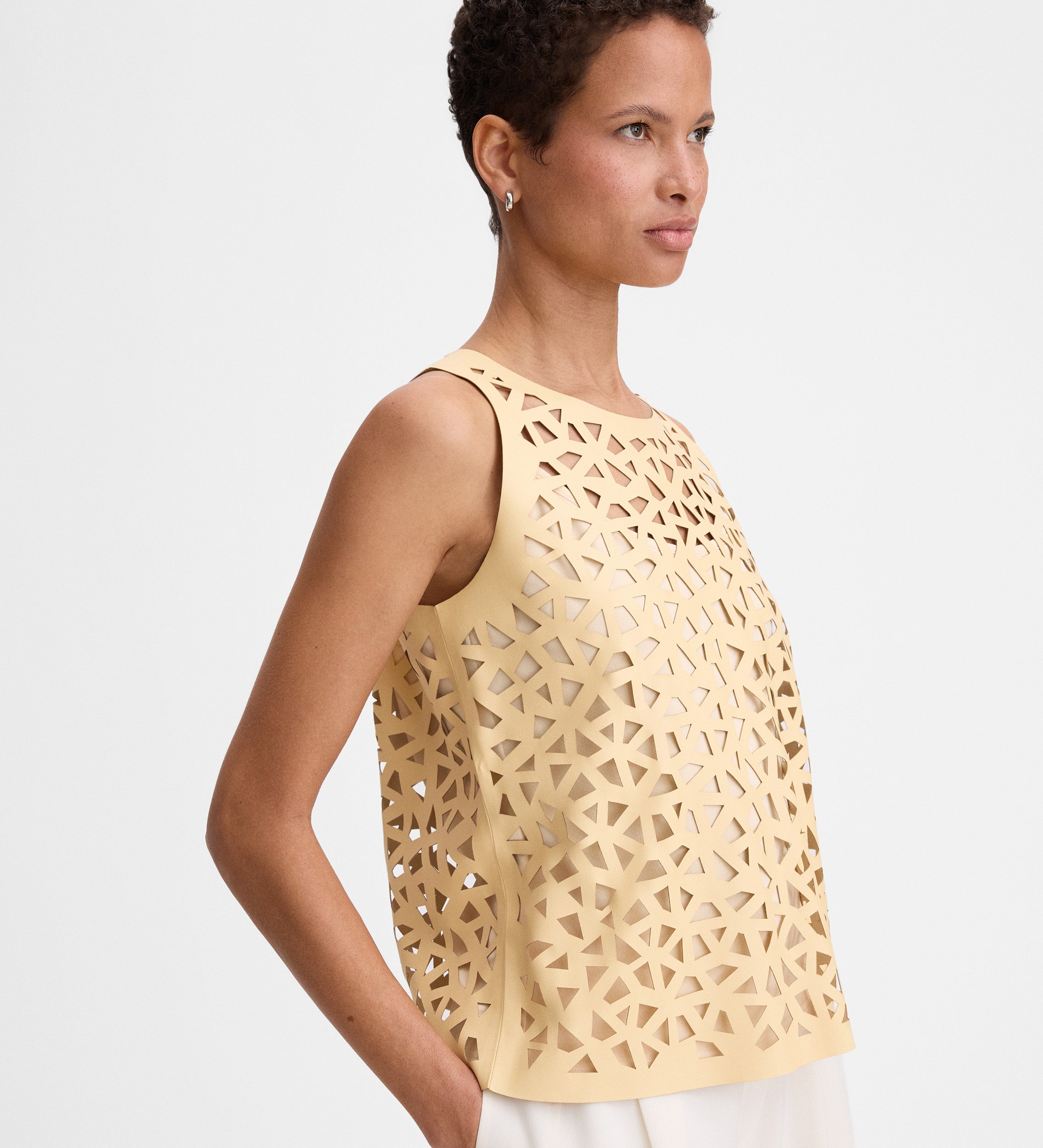 Top cuir perforé