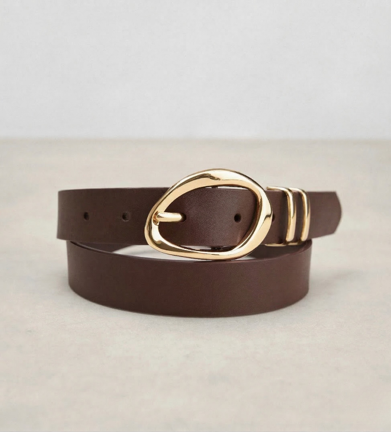 Leather belt with oval buckle