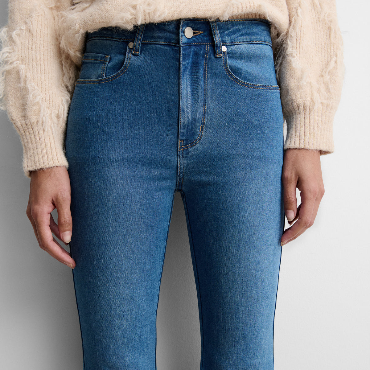 Pantalón vaquero acampanado