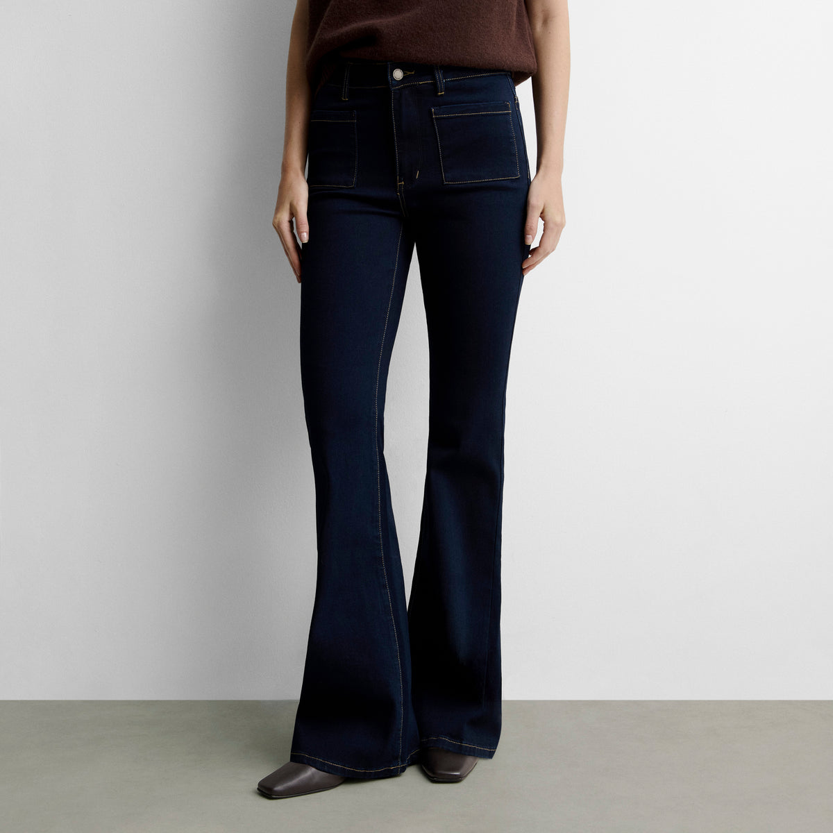 Pantalón vaquero bolsillos parche