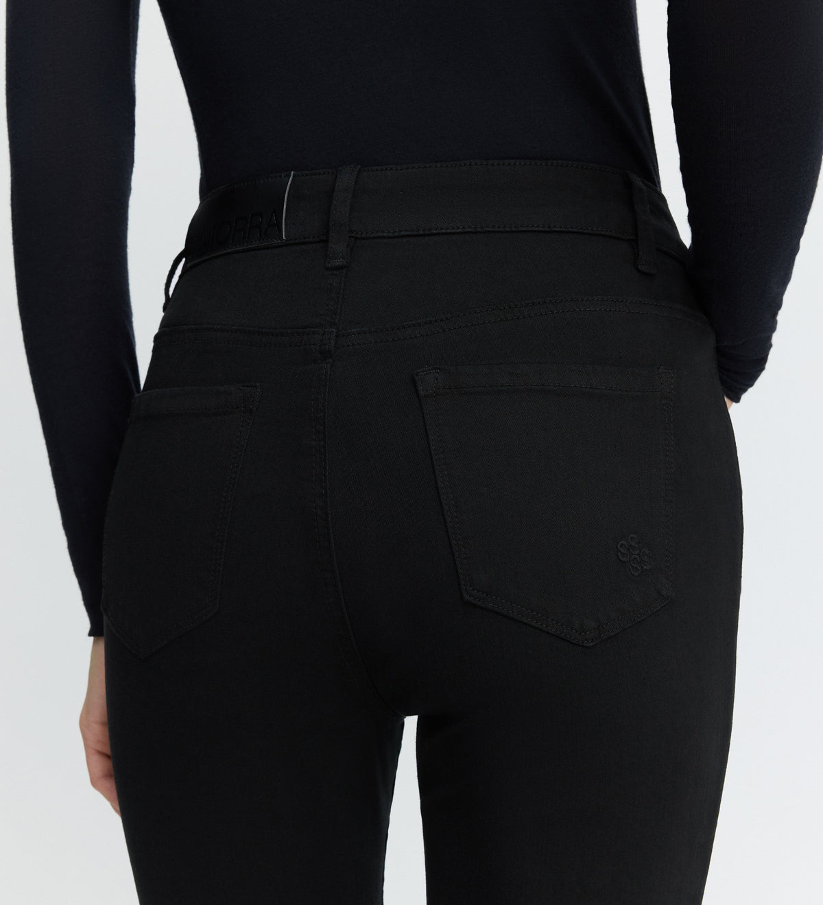 Pantalón vaquero acampanado