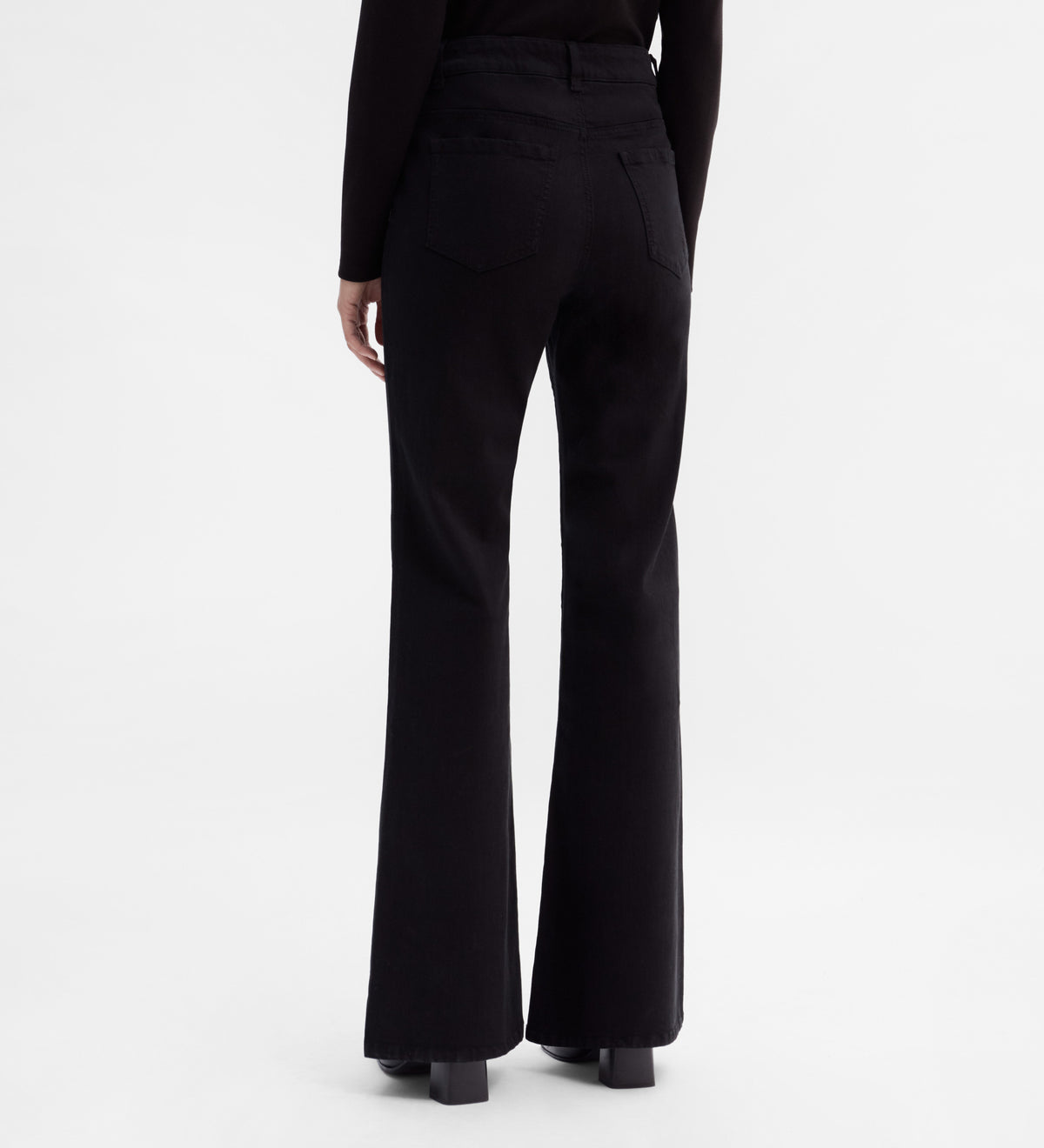 Pantalón bolsillos parche