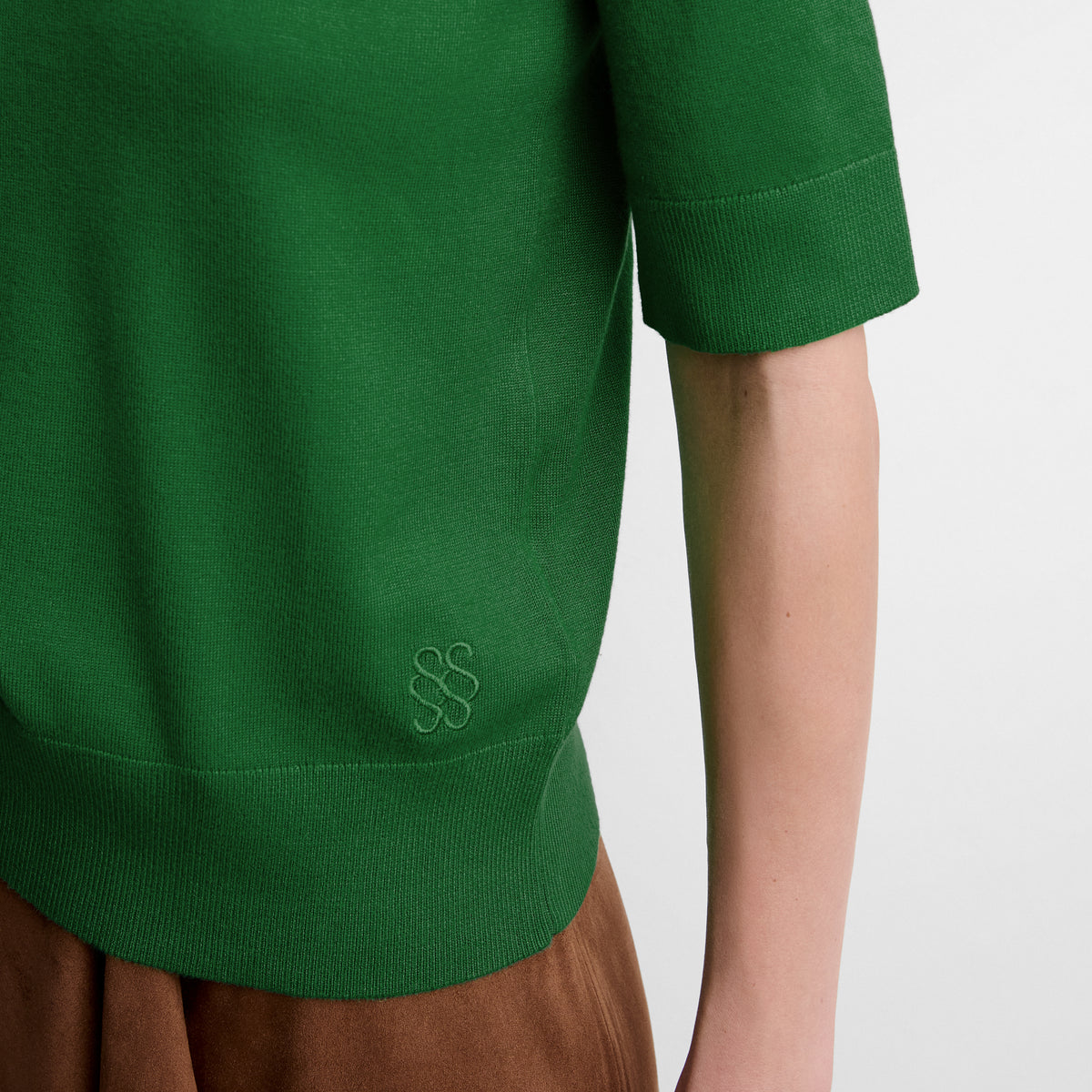 Short-sleeve knit sweater