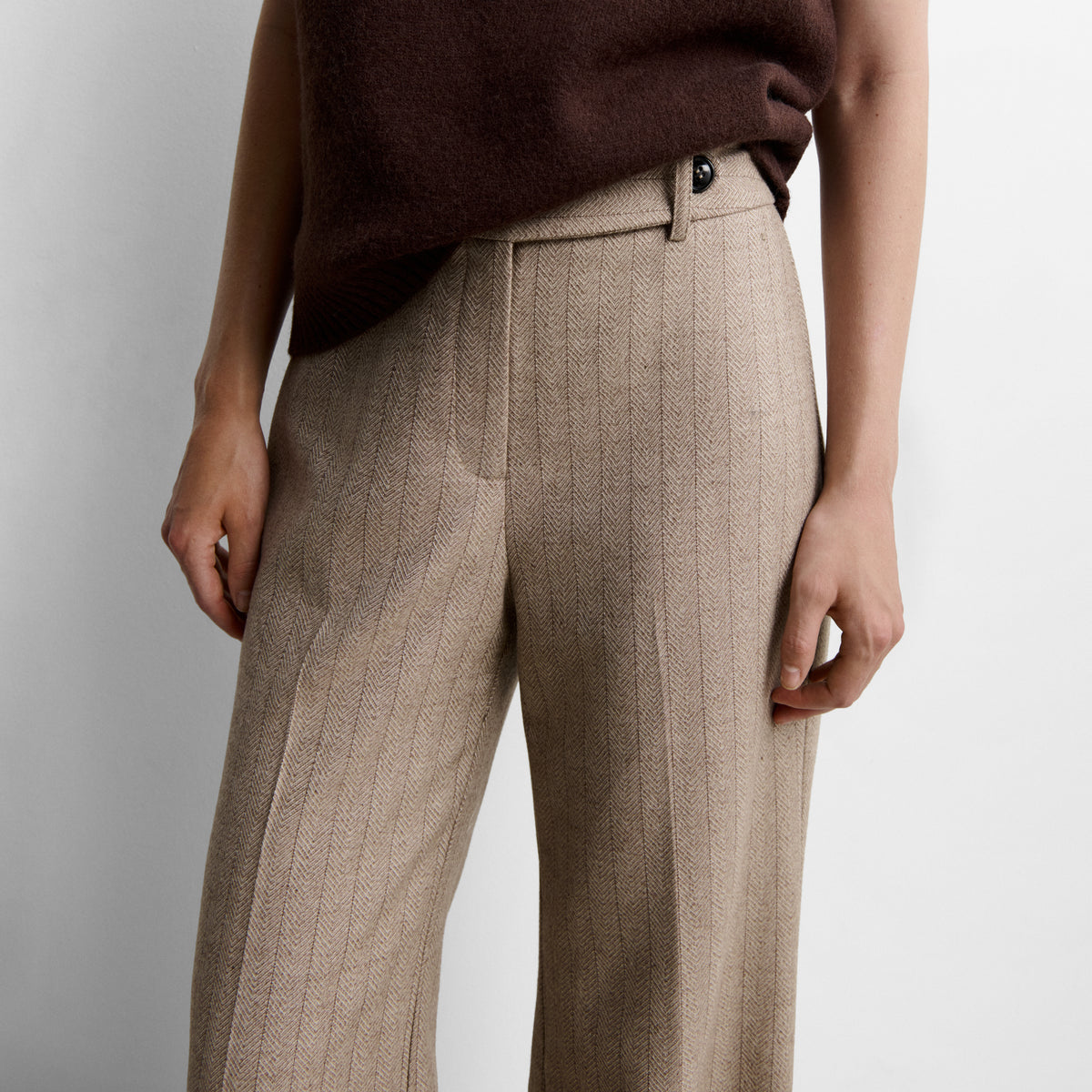 Pantalón espiga acampanado
