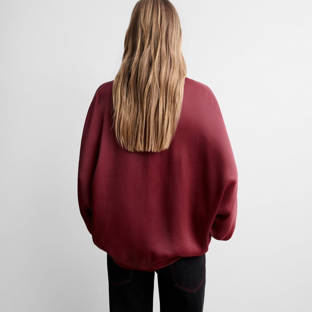 Blusa satinada manga murciélago