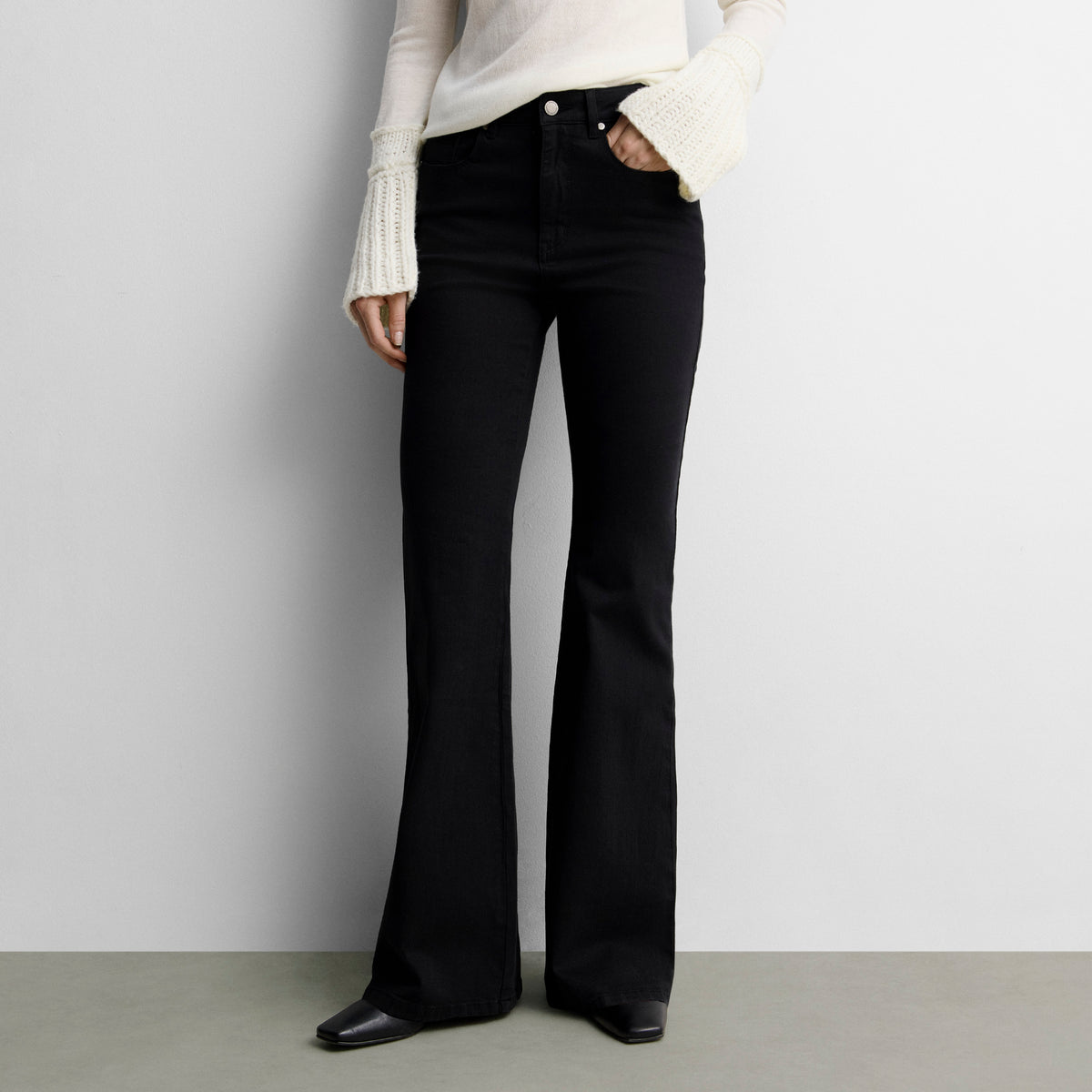 Pantalón vaquero acampanado