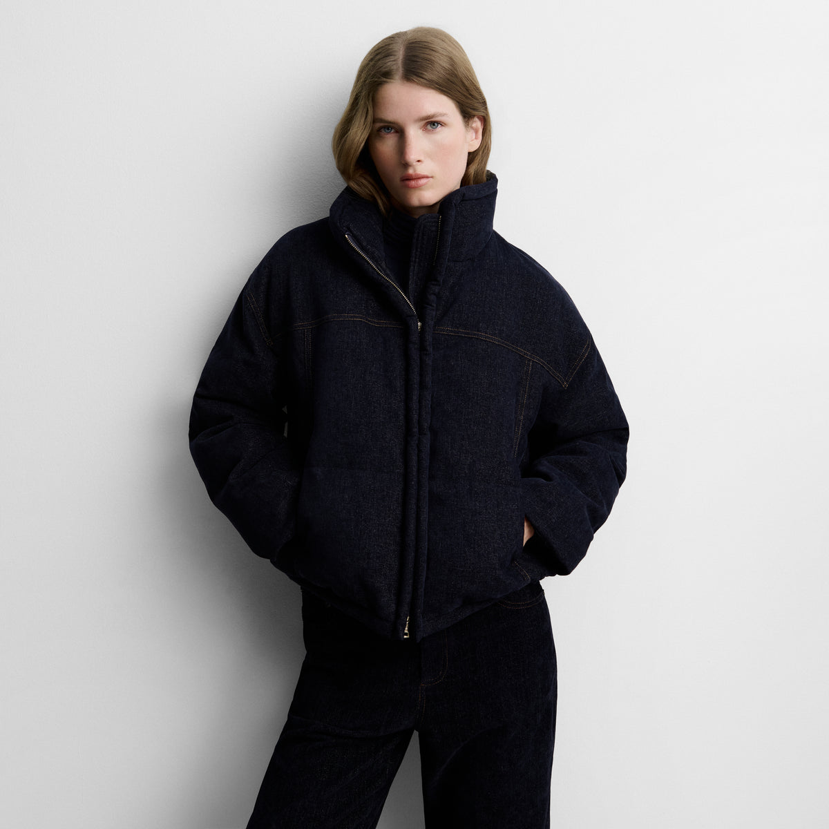 Plumífero corto estilo bomber