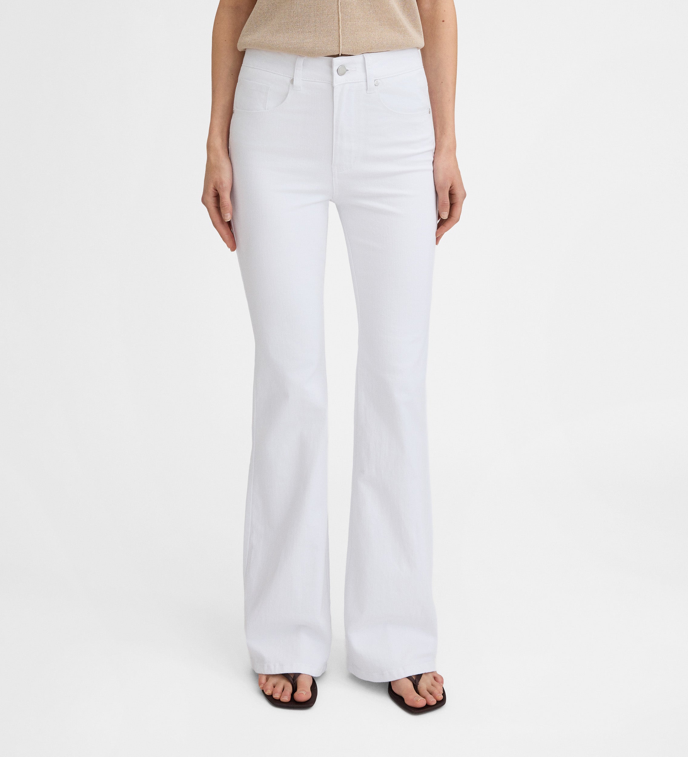 Pantalón vaquero acampanado