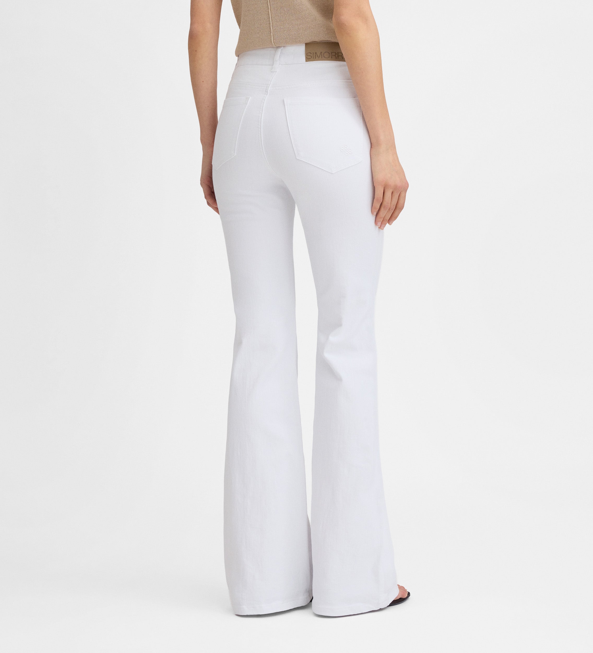 Pantalón vaquero acampanado