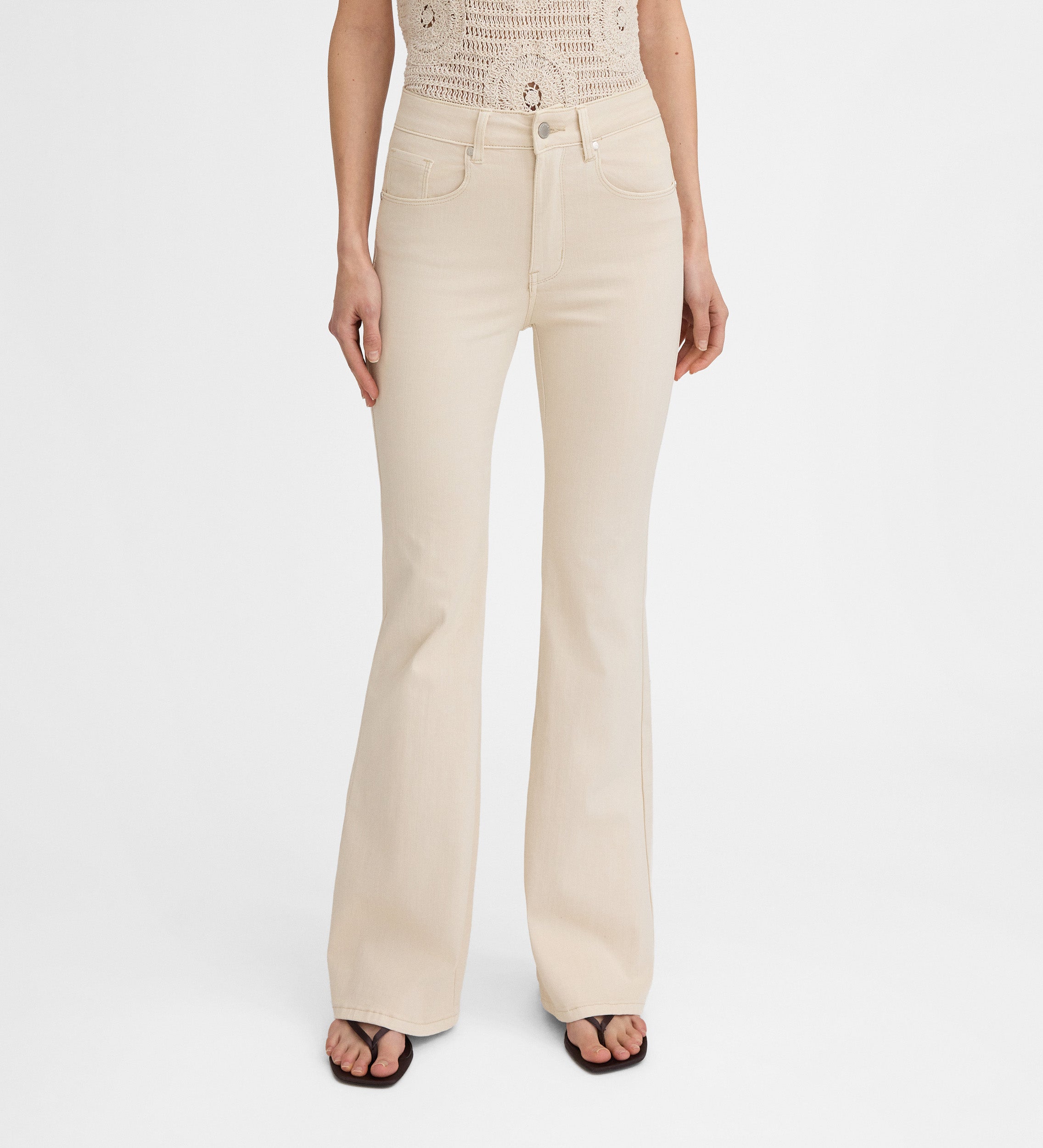Pantalón vaquero acampanado