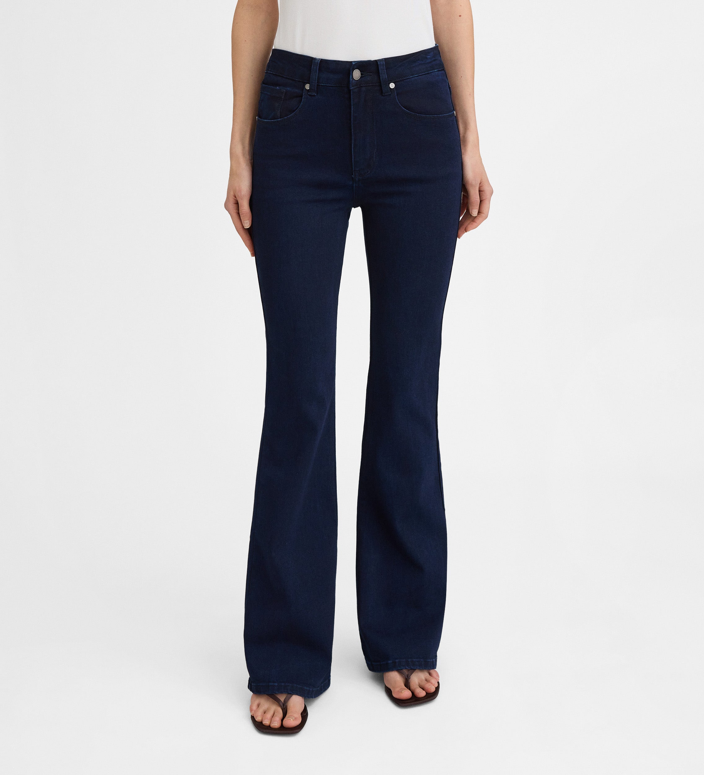Pantalón vaquero acampanado