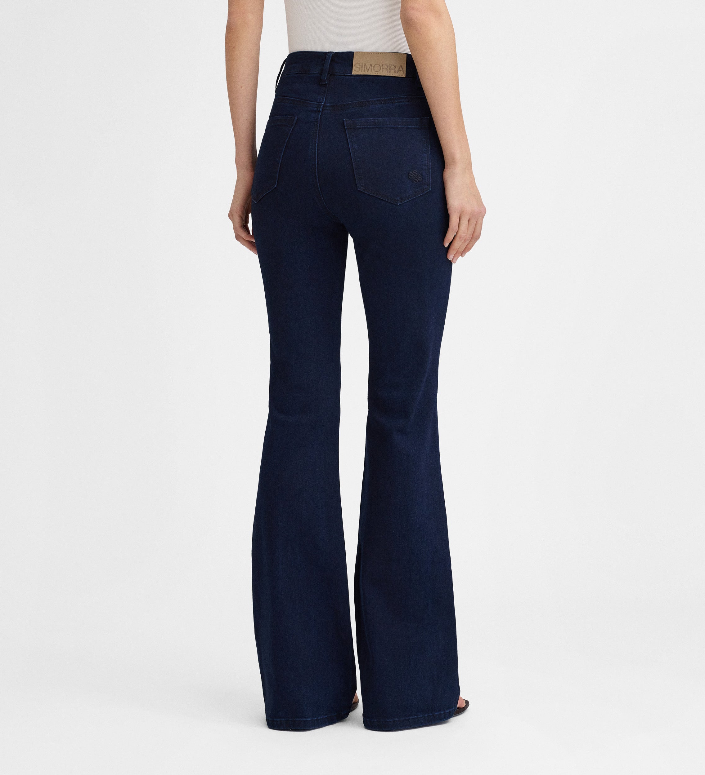 Pantalón vaquero acampanado