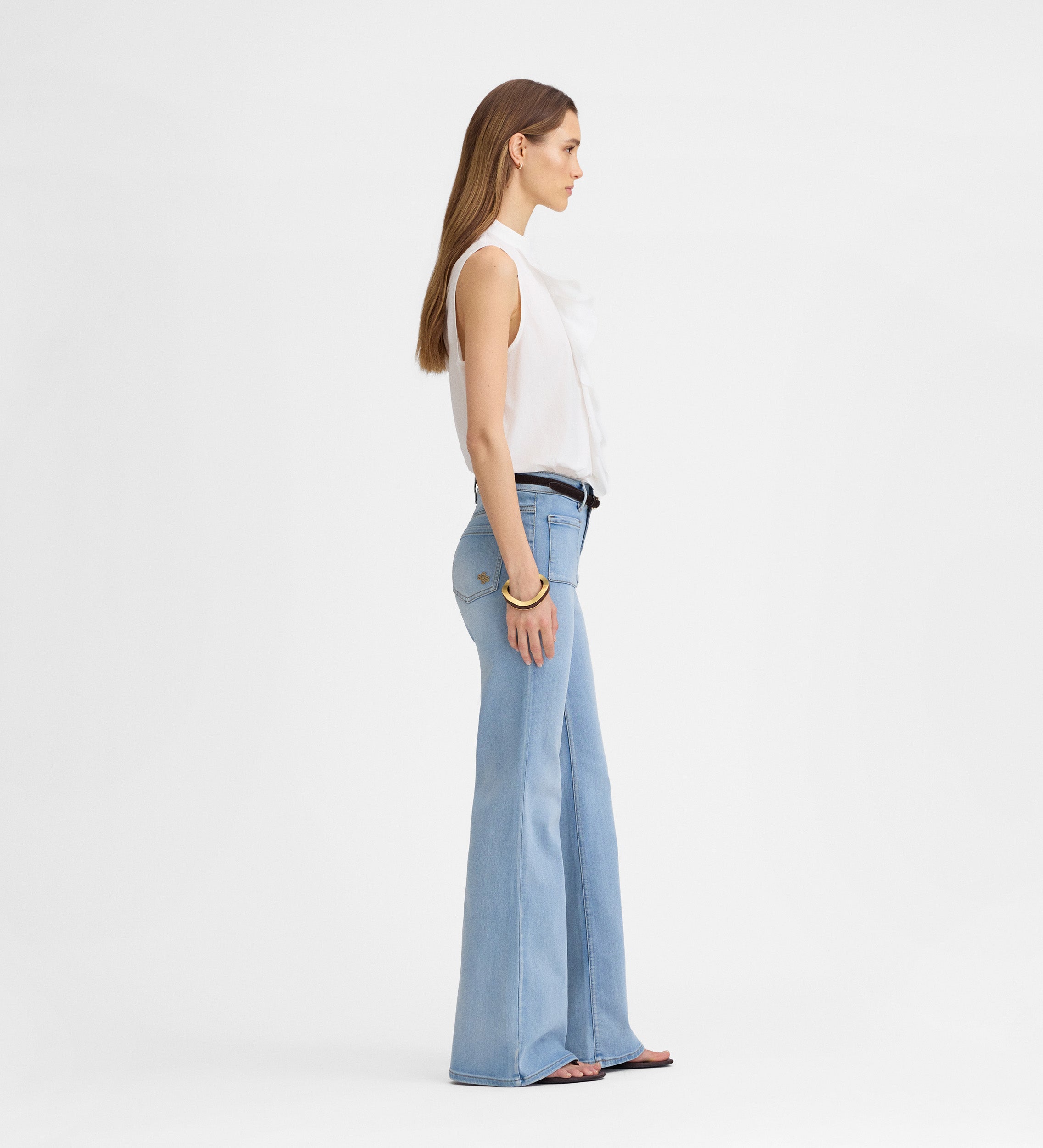 Pantalón vaquero bolsillos parche