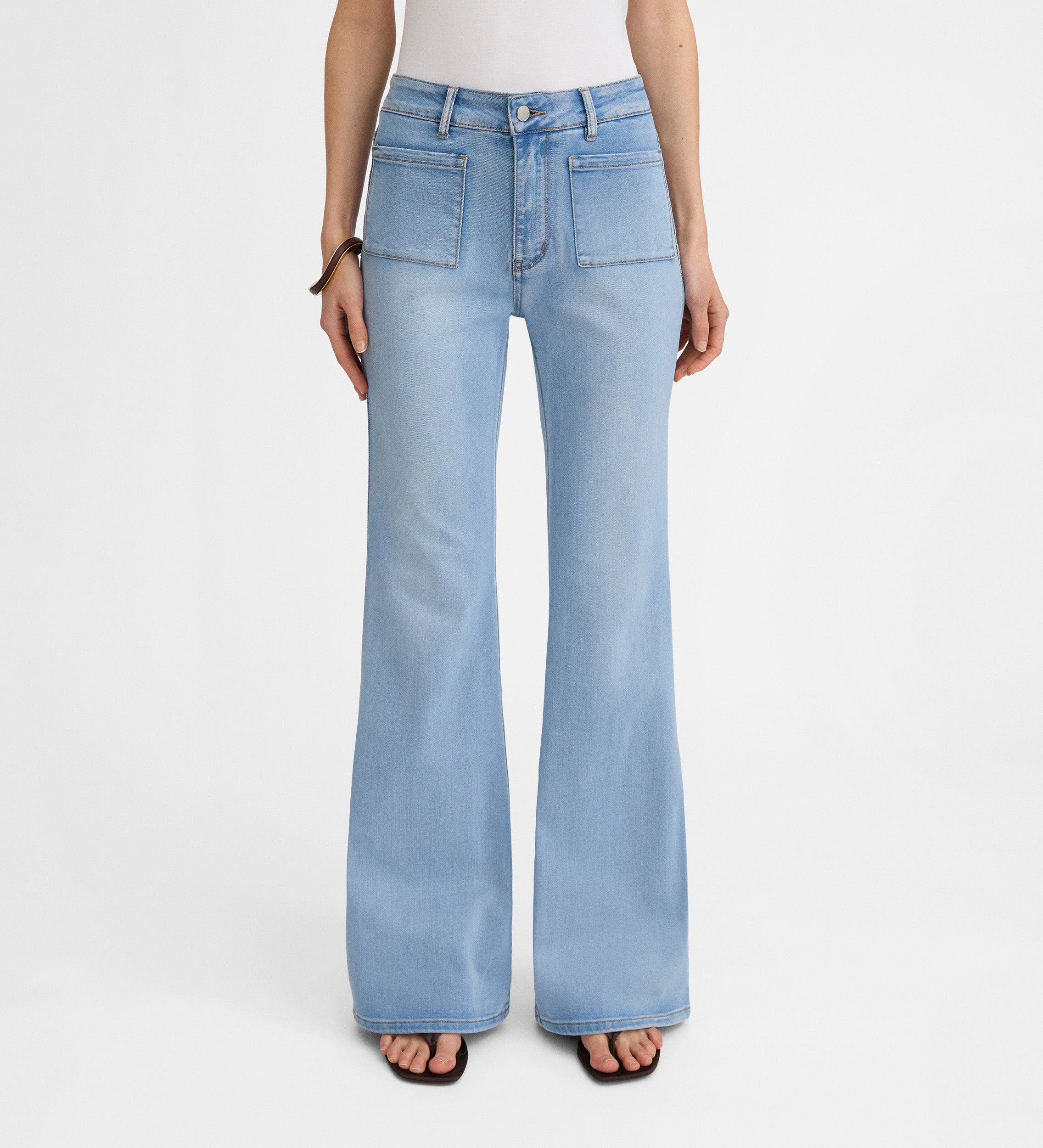 Pantalón vaquero bolsillos parche