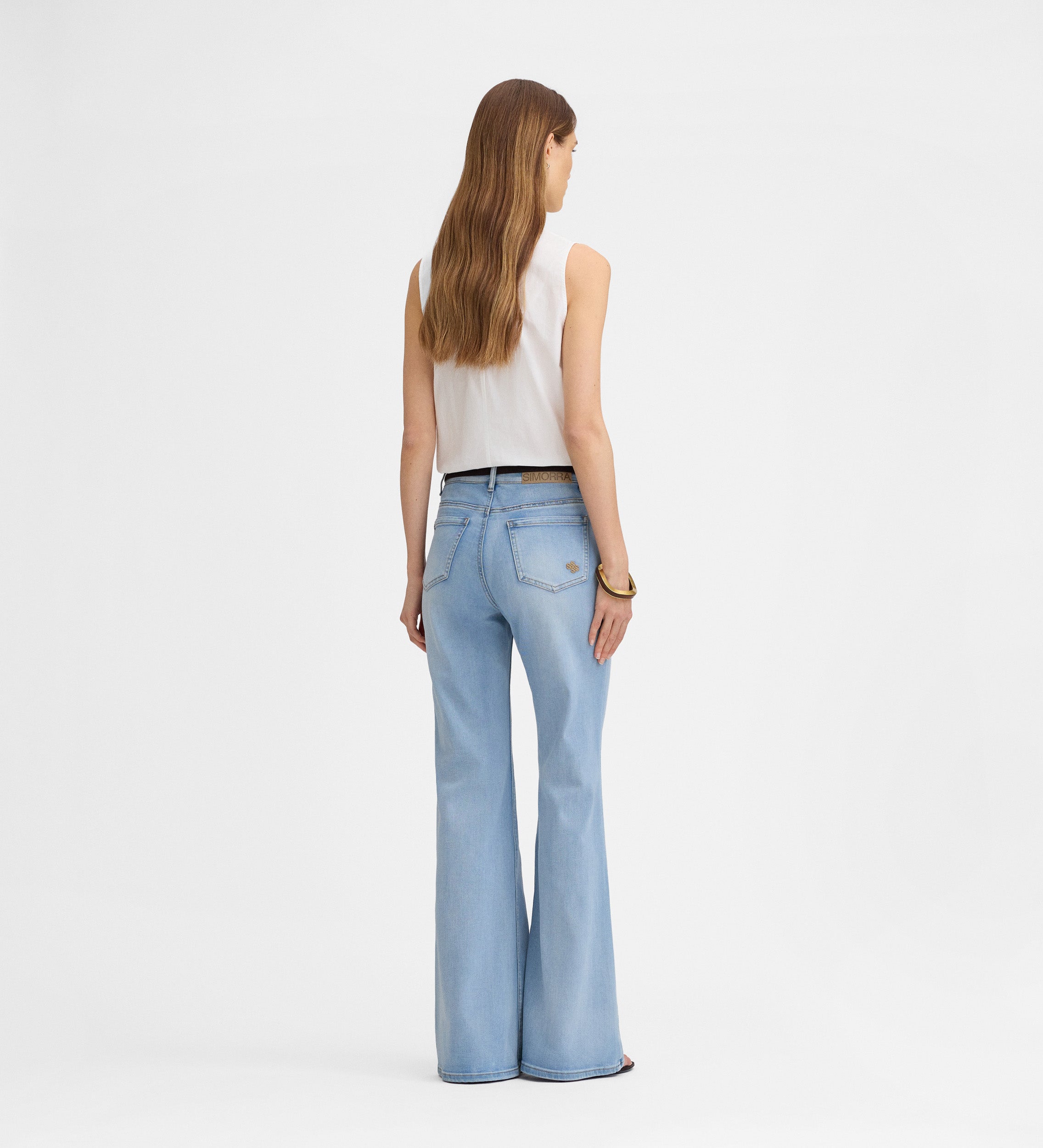 Pantalón vaquero bolsillos parche