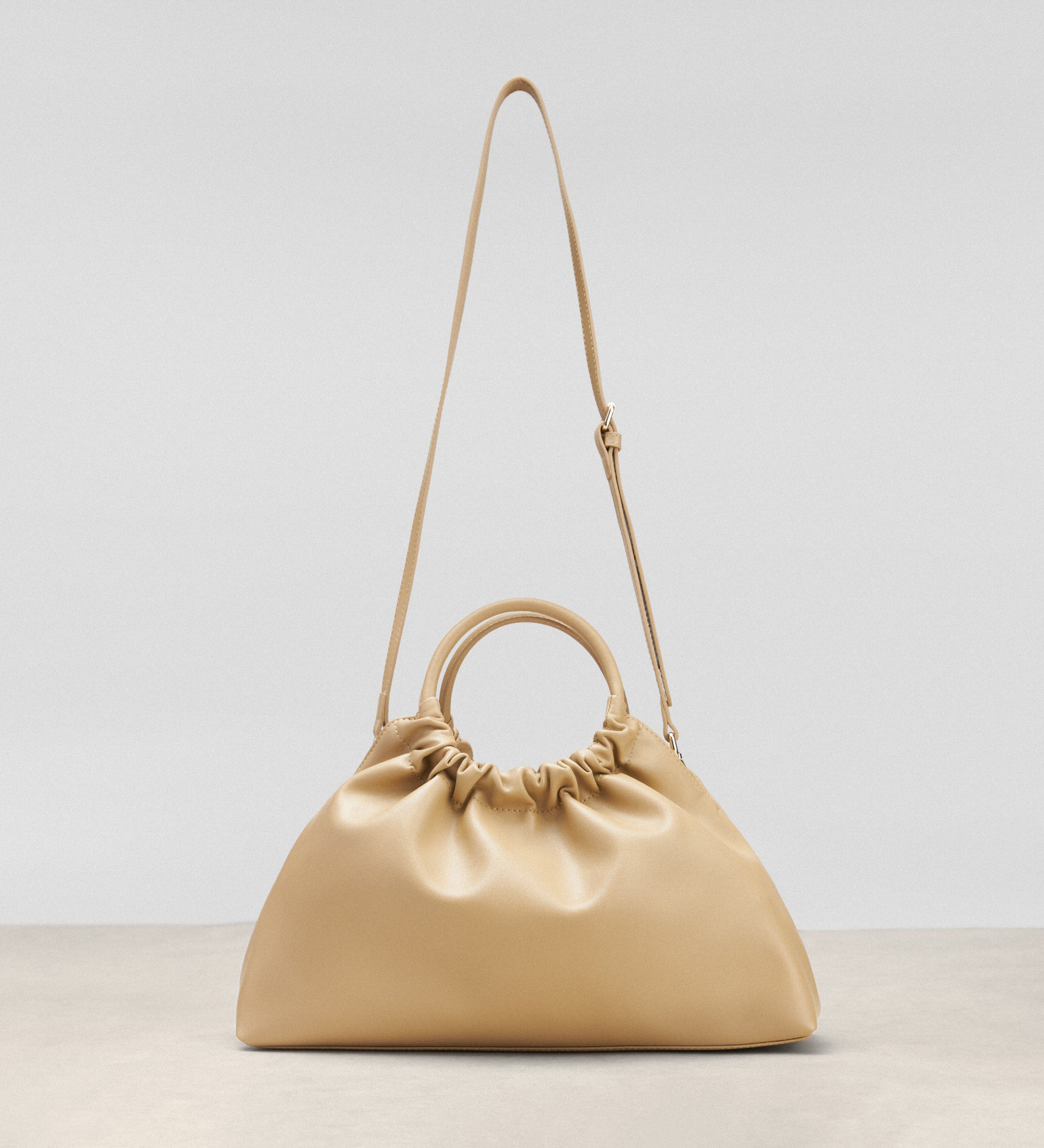 Bolso piel fruncido