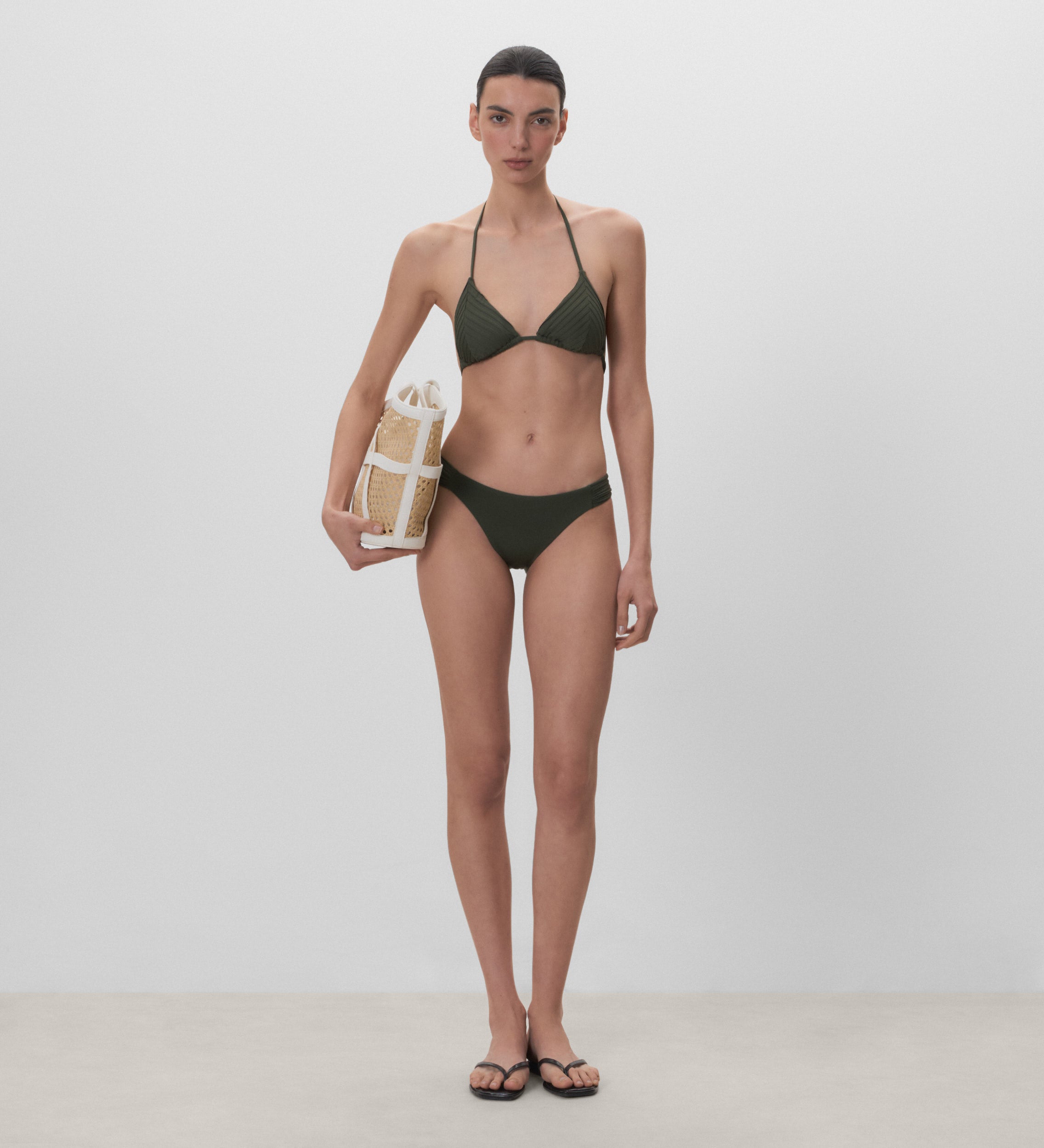 Braguita de bikini clásica