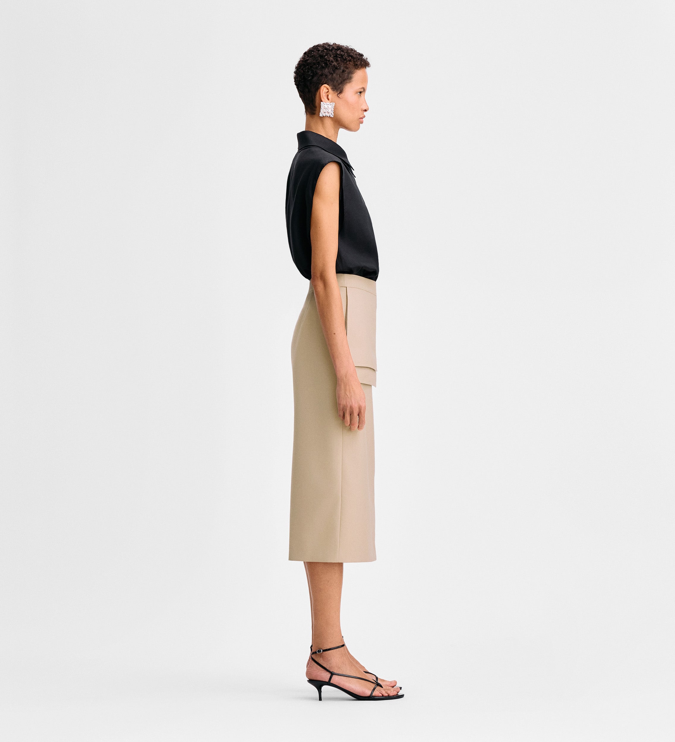 Falda midi detalle bolsillos