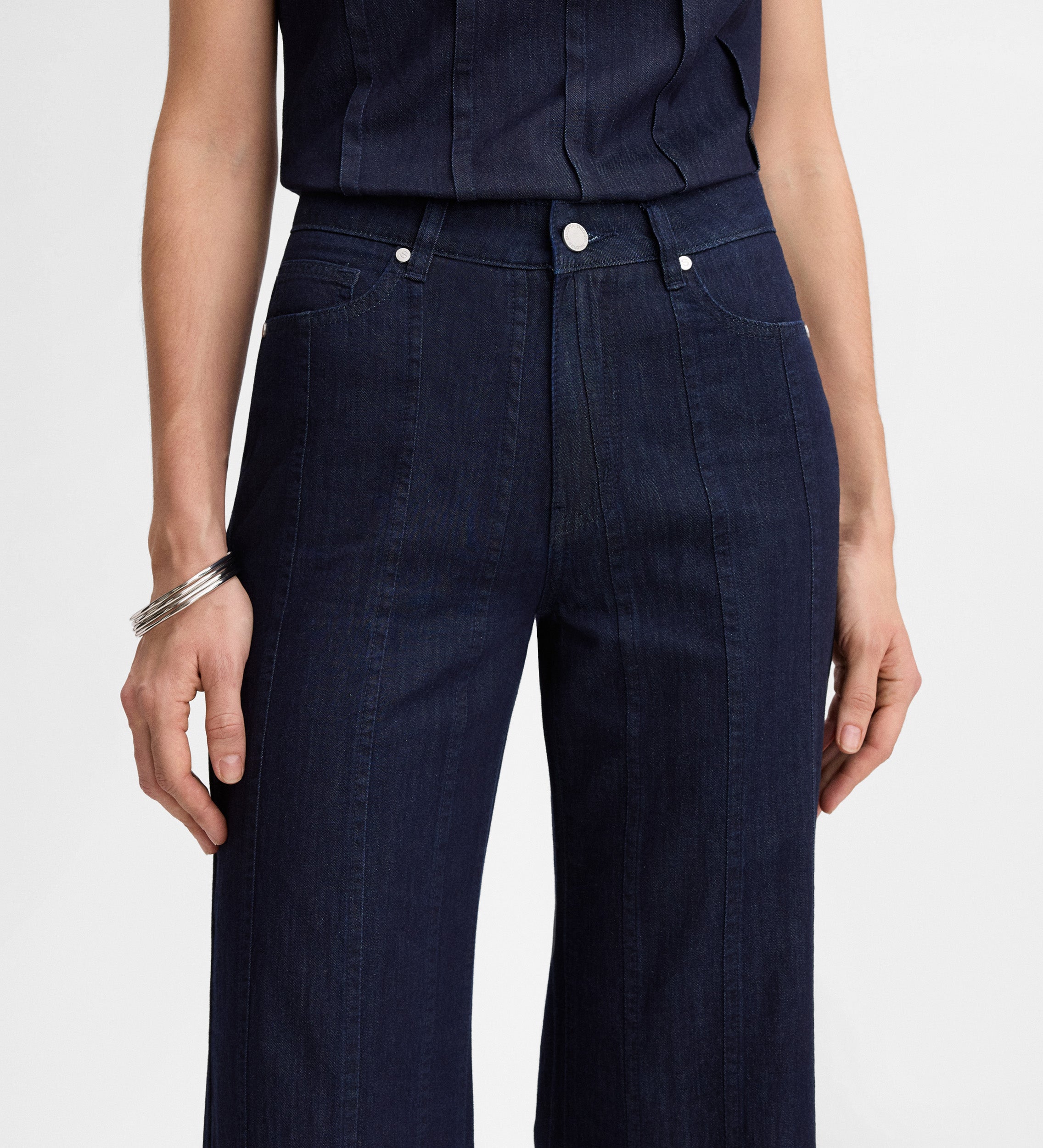 Pantalón vaquero detalle pespuntes