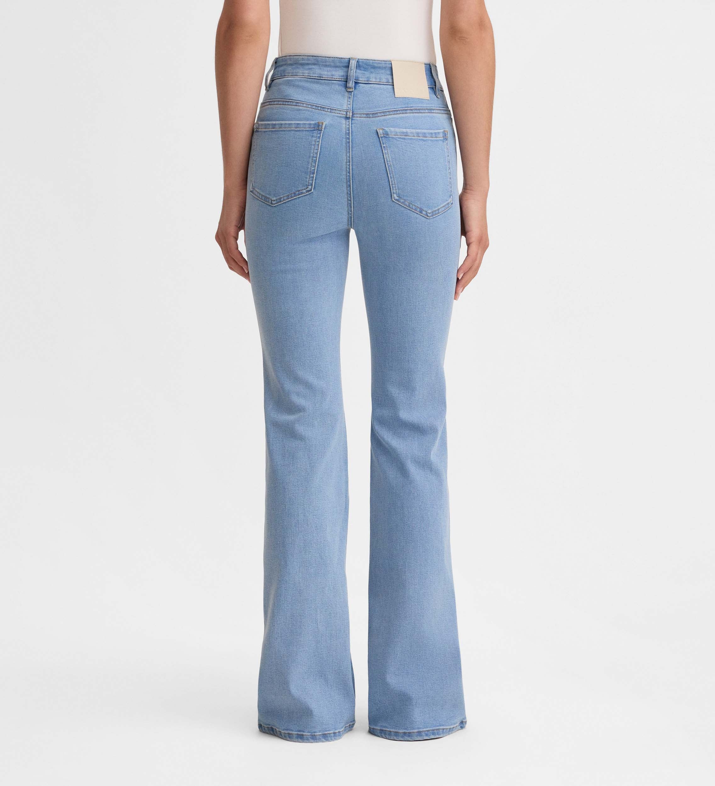 Pantalón bolsillos parche