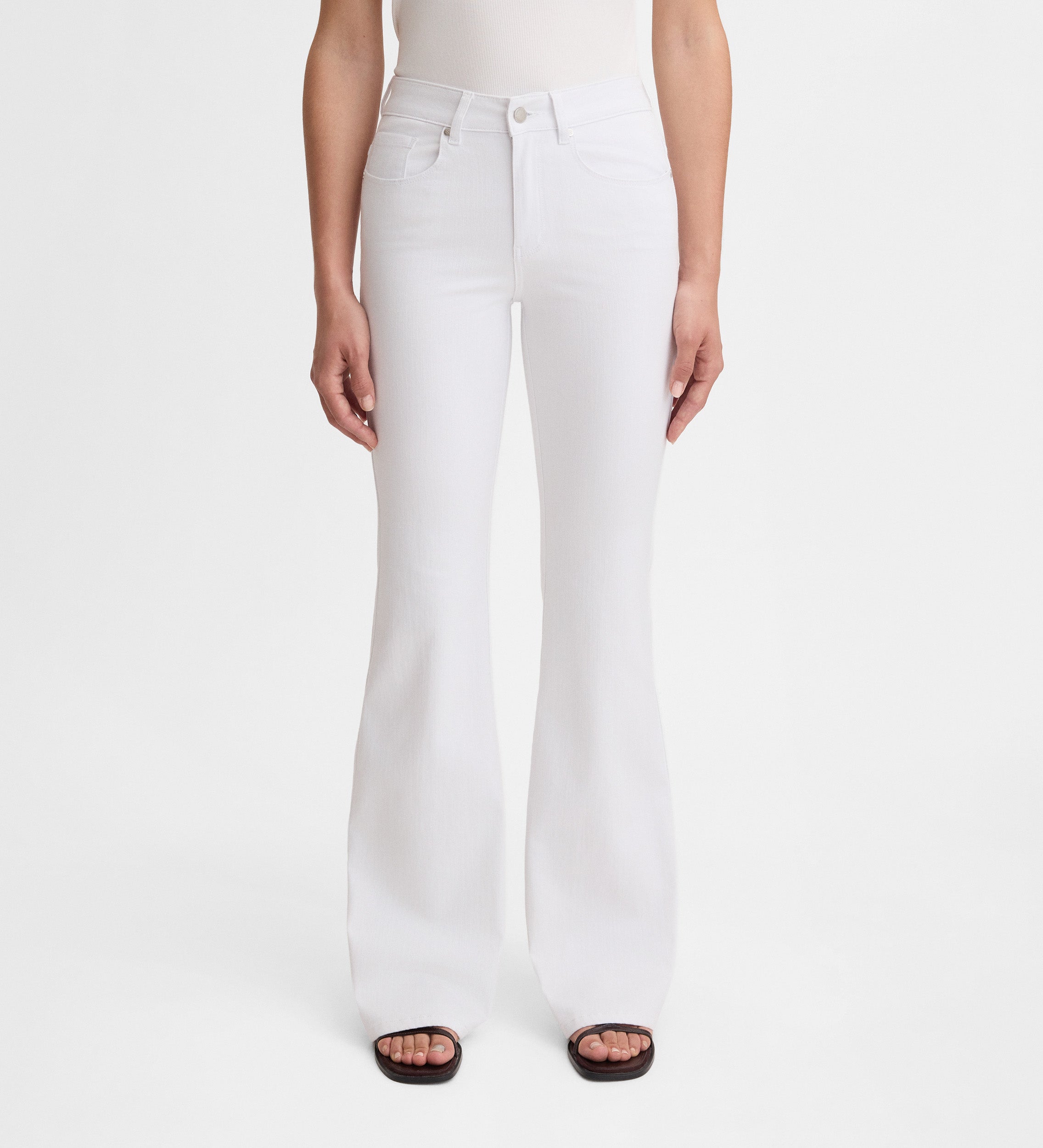 Pantalón vaquero acampanado