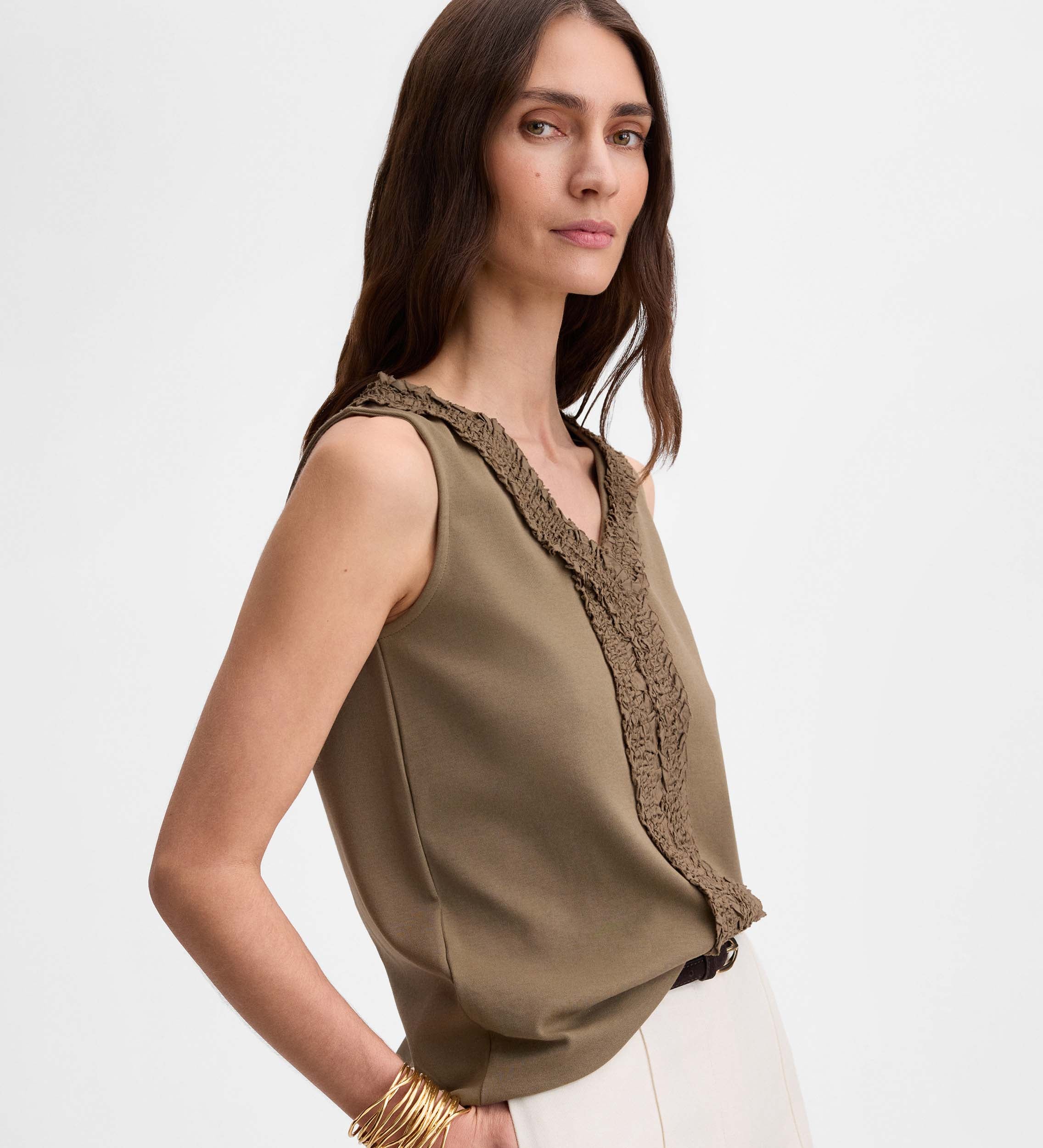 Top brodé en textile