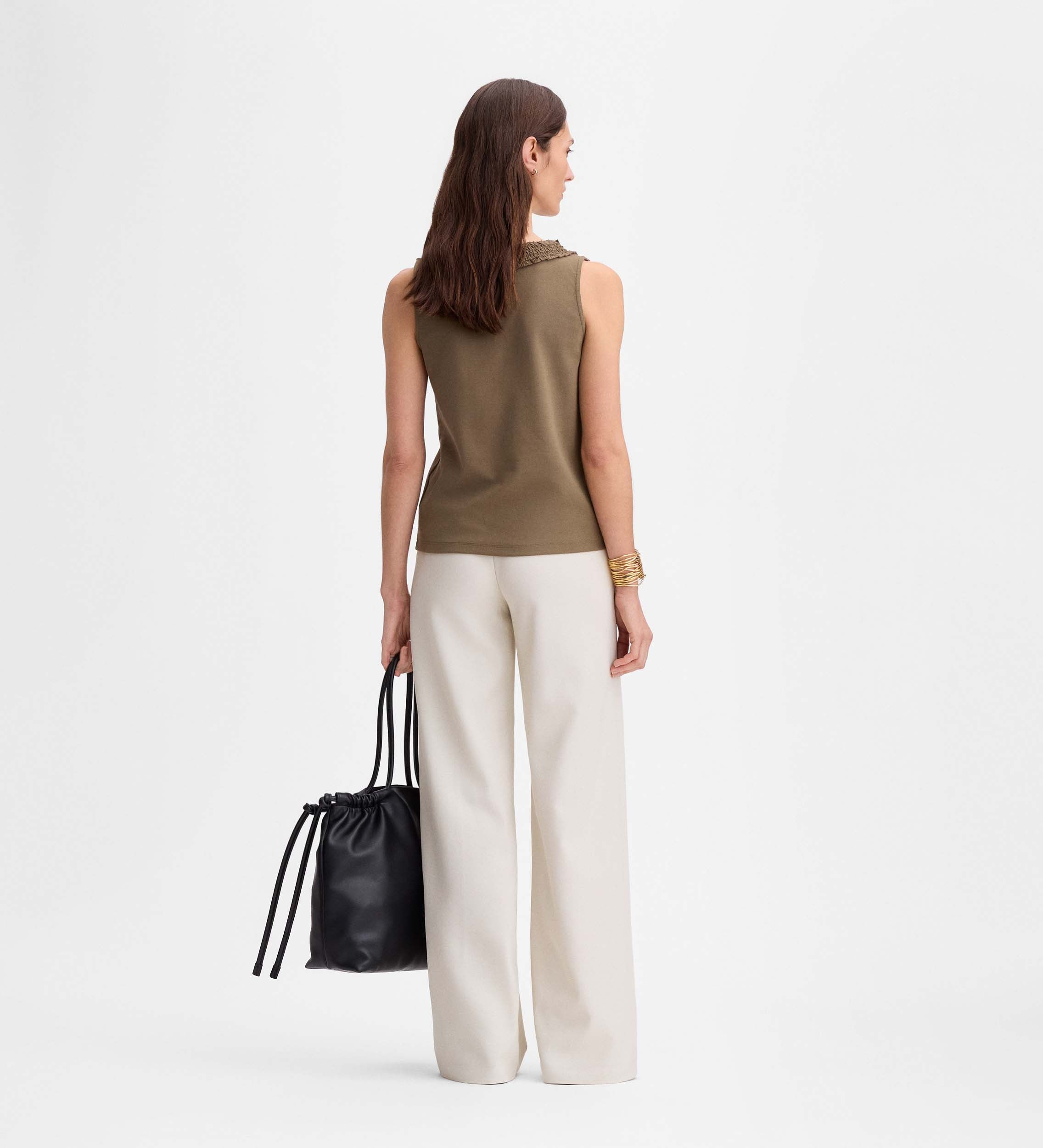 Top brodé en textile