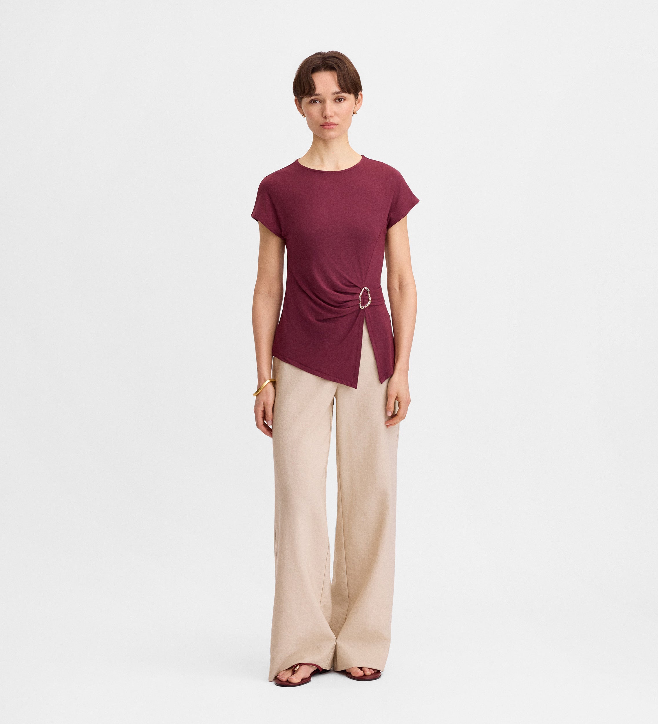 Camiseta asimétrica hebilla