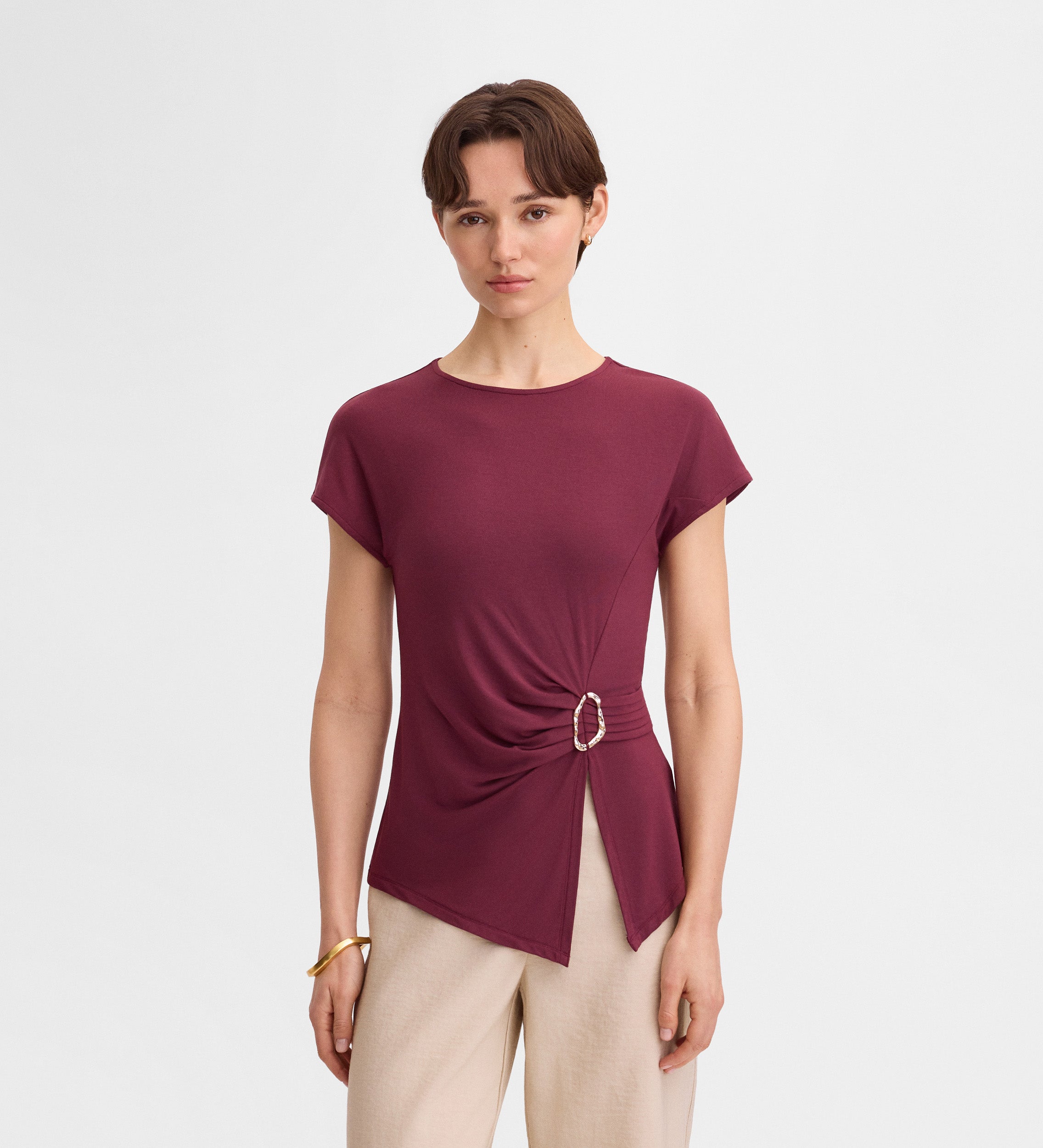 Camiseta asimétrica hebilla