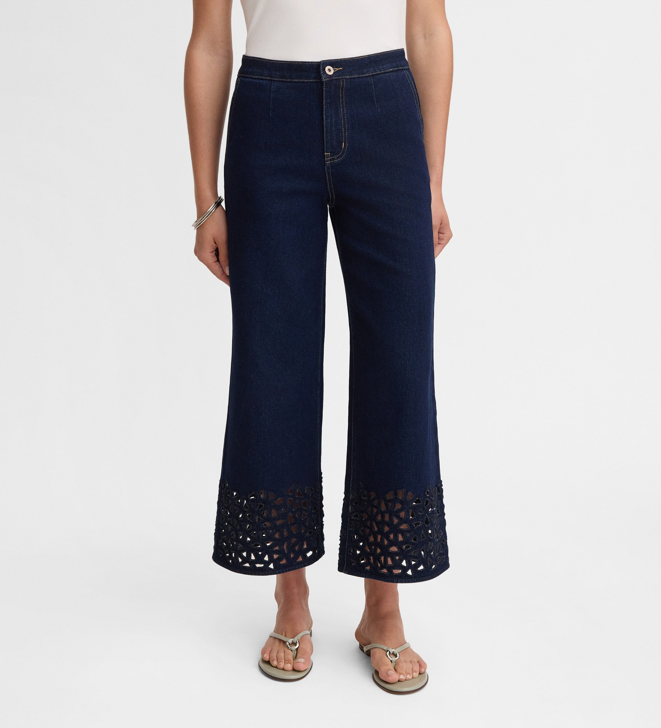 Pantalón vaquero crop troquelado