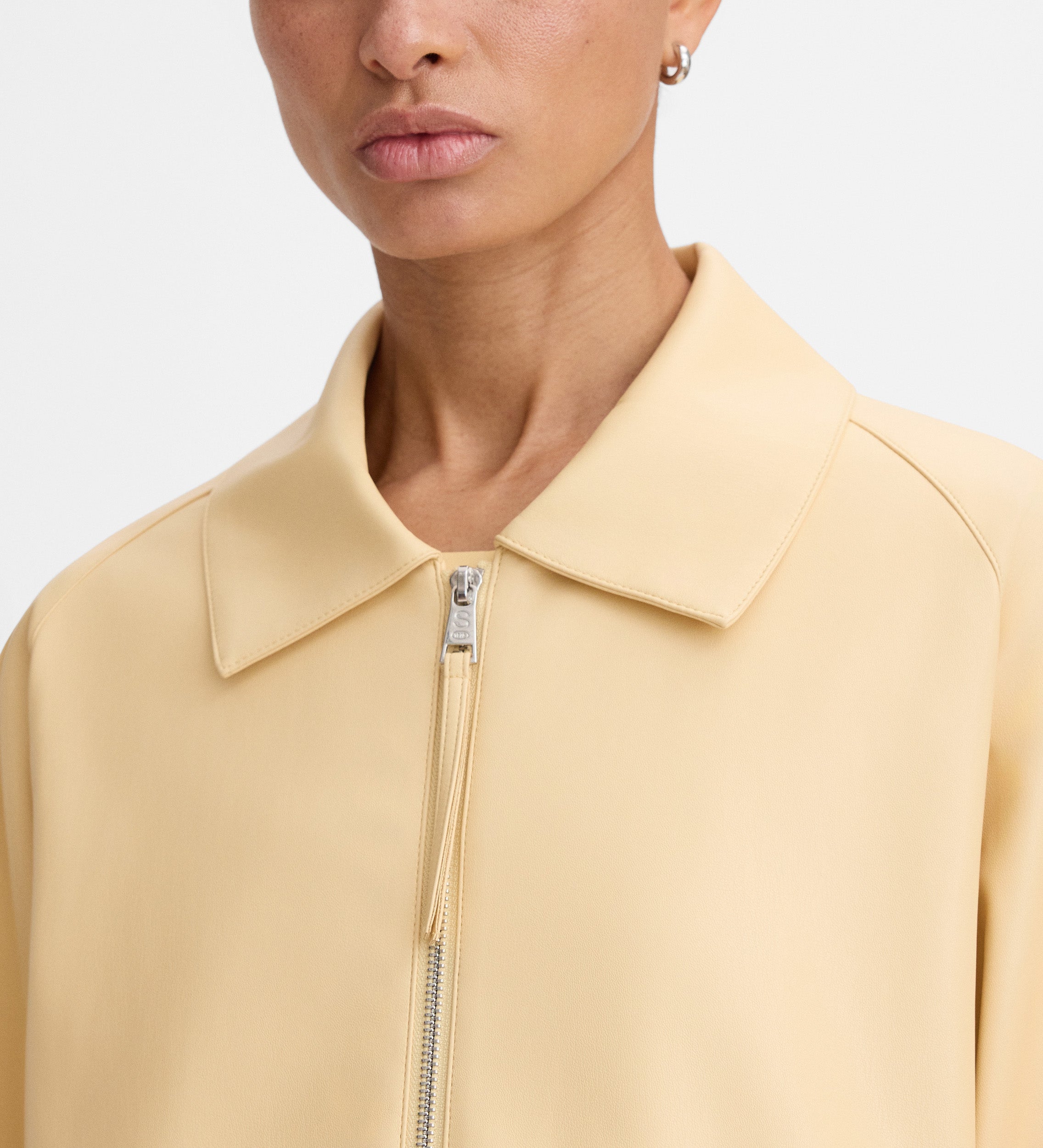 Gabardina piel vegana